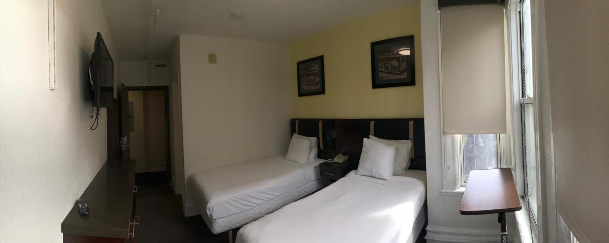 Quarto com 2 Camas de Solteiro Deluxe