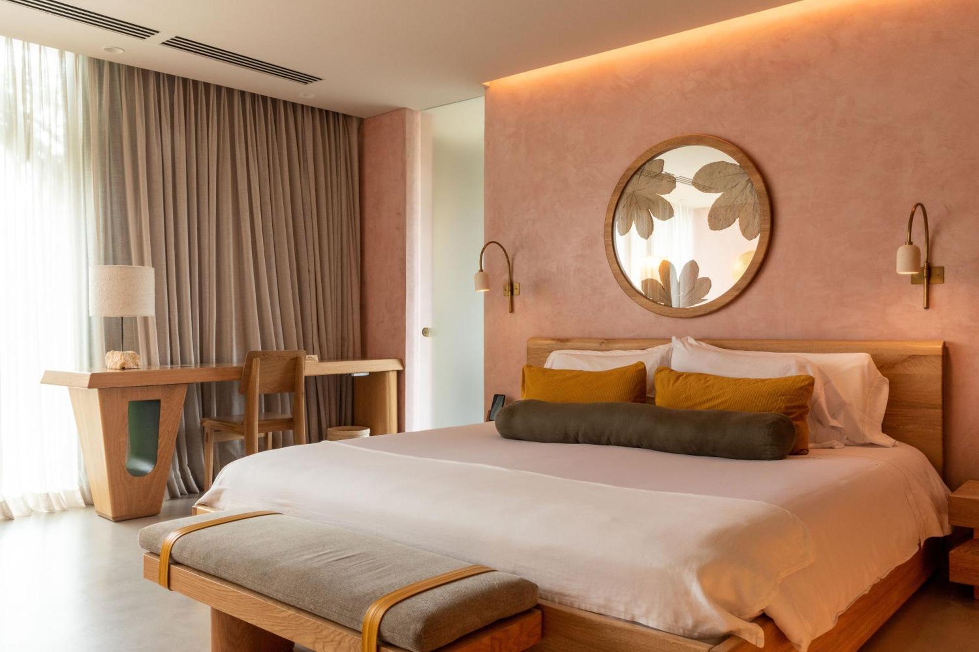Deluxe King Suite
