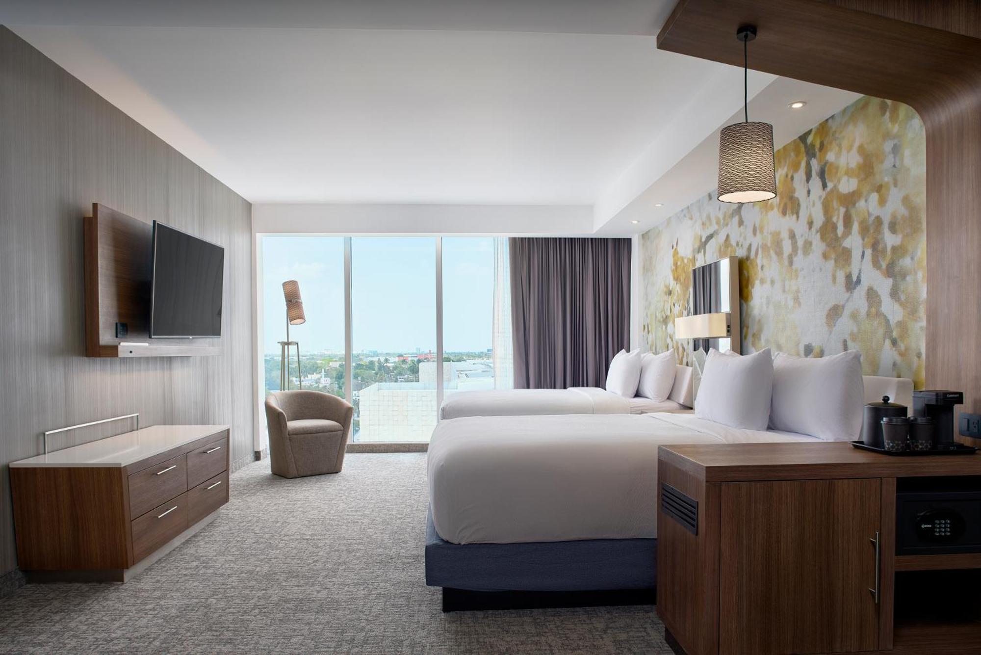 Standard Zimmer mit 2 Queensize-Betten und Stadtblick - Nichtraucher