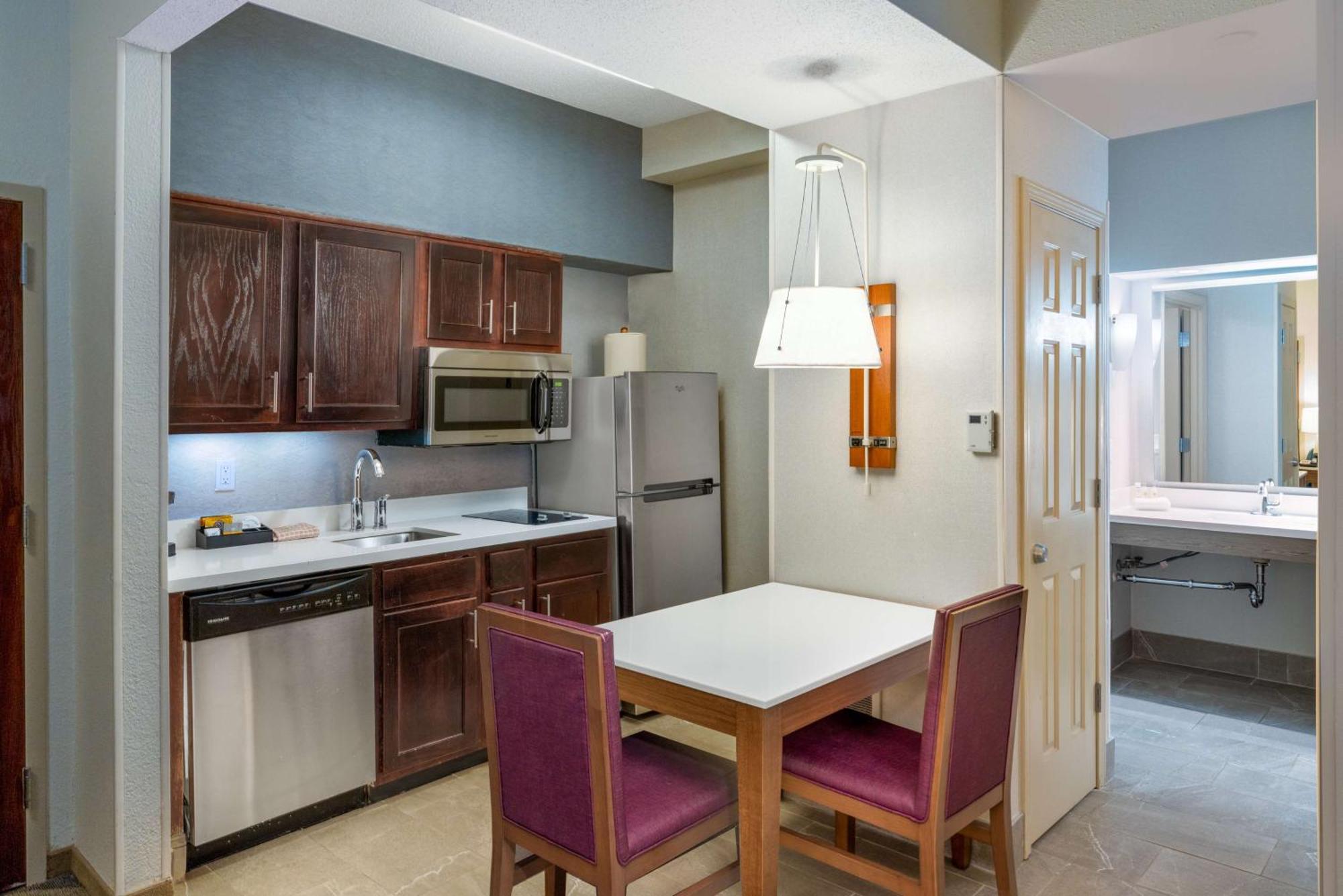 One-Bedroom King Suite - Non-Smoking,1551453550:JPEG
