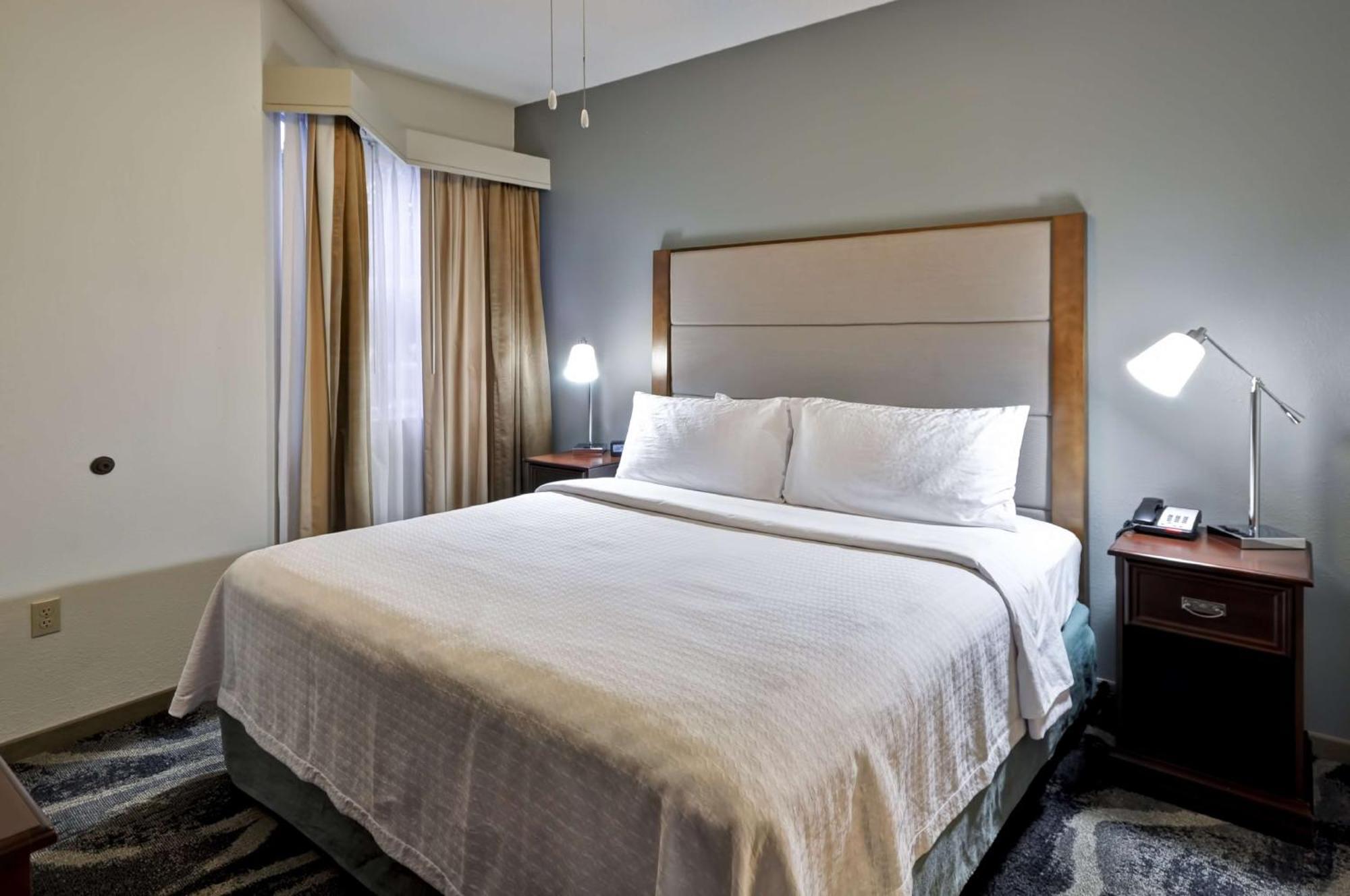 Premium One-Bedroom King Suite - Non-Smoking,1707856660:JPEG