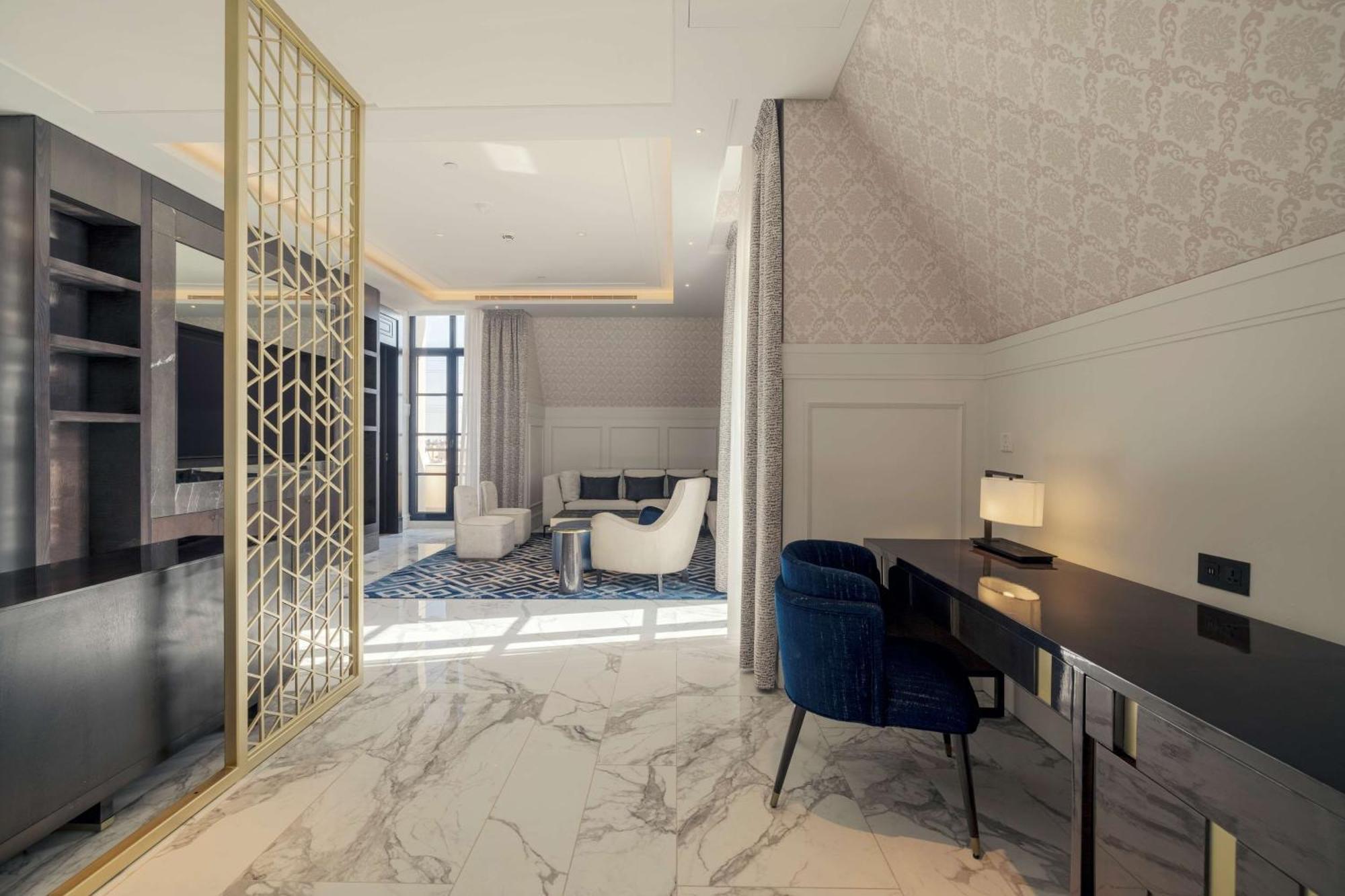 One-Bedroom Collection Suite Lounge Access