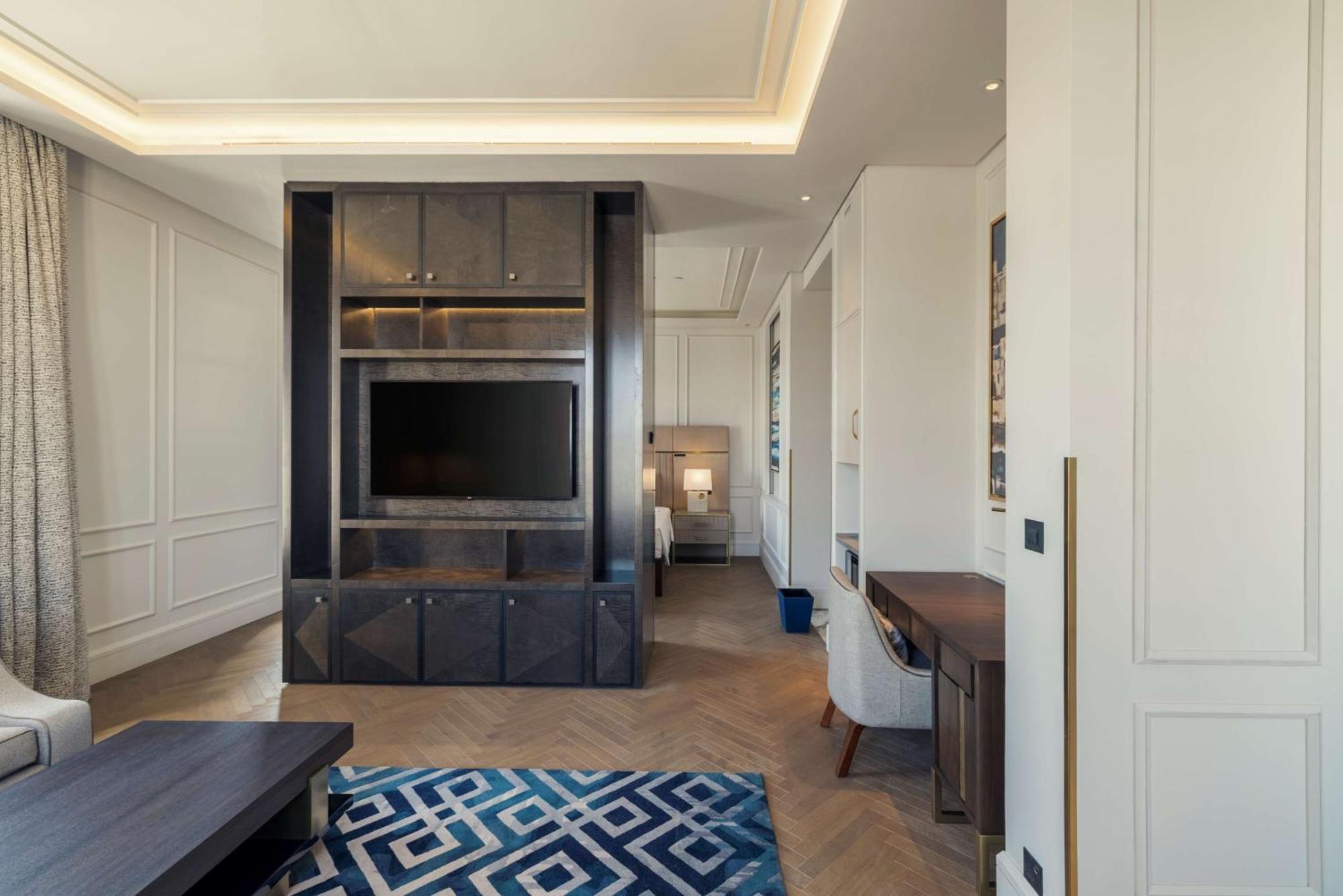 Collection Executive Room Lounge Access