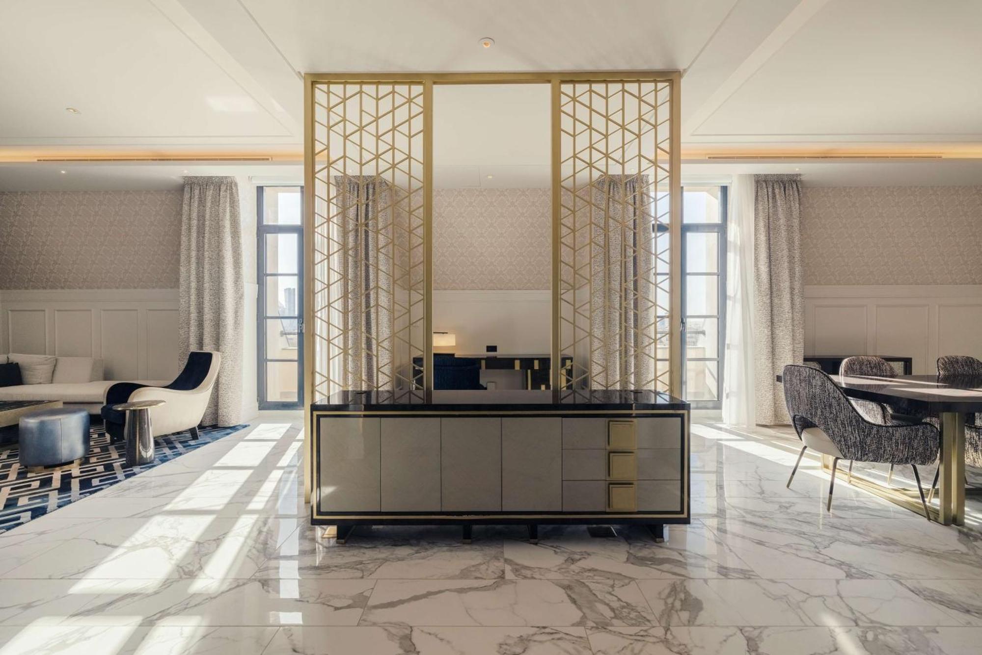 One-Bedroom Collection Suite Lounge Access