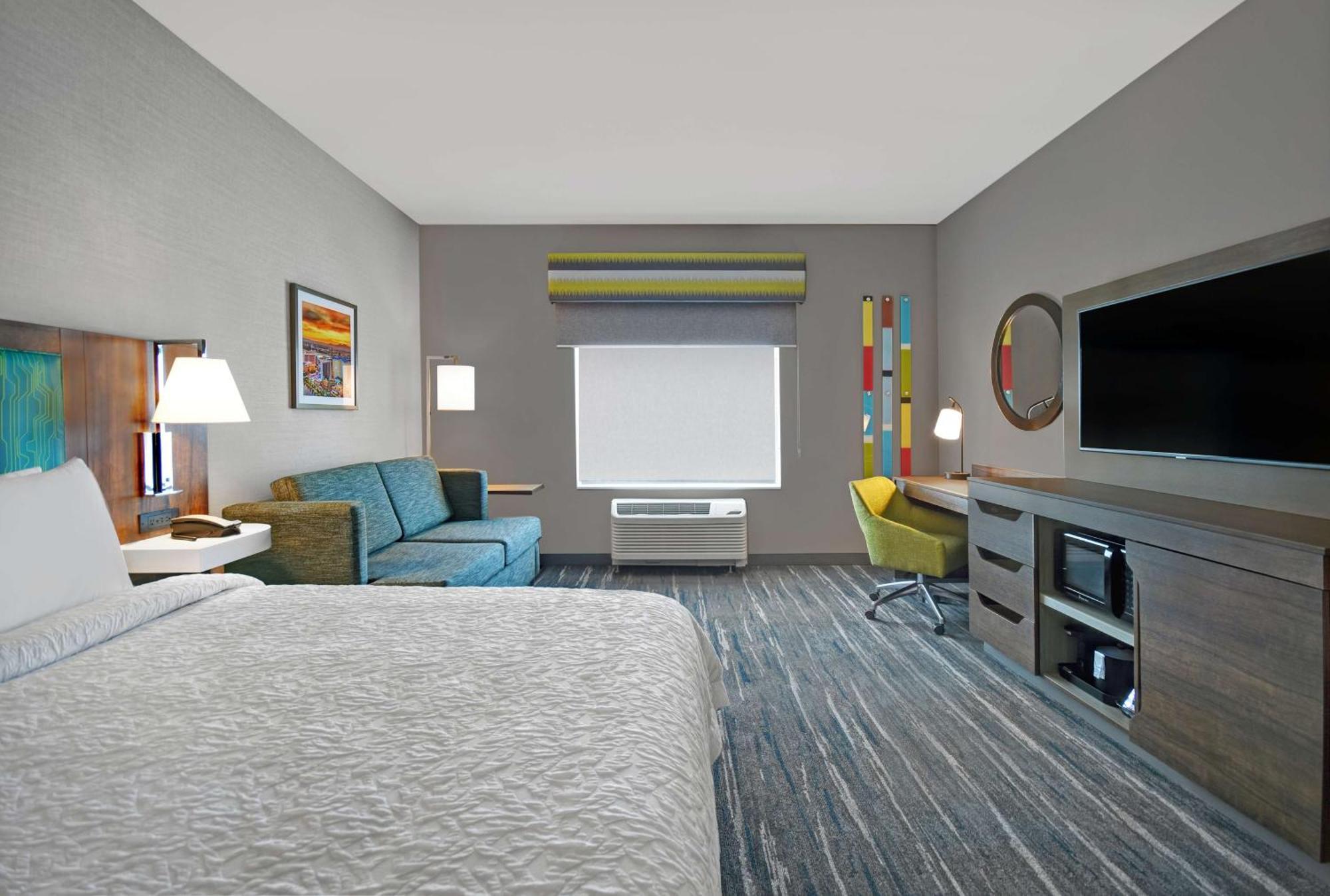 Queen Room Two Queen Beds Mobility Hearing Access or Non-Smoking