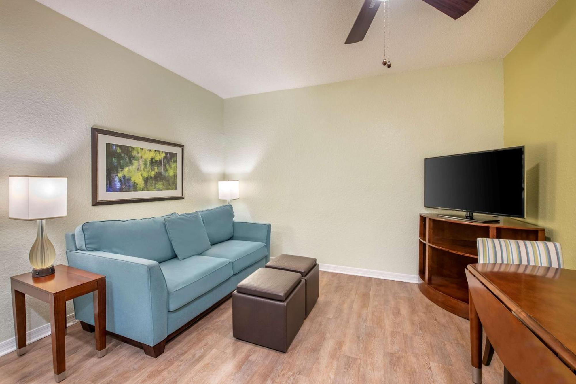 One Bedroom Queen Suite