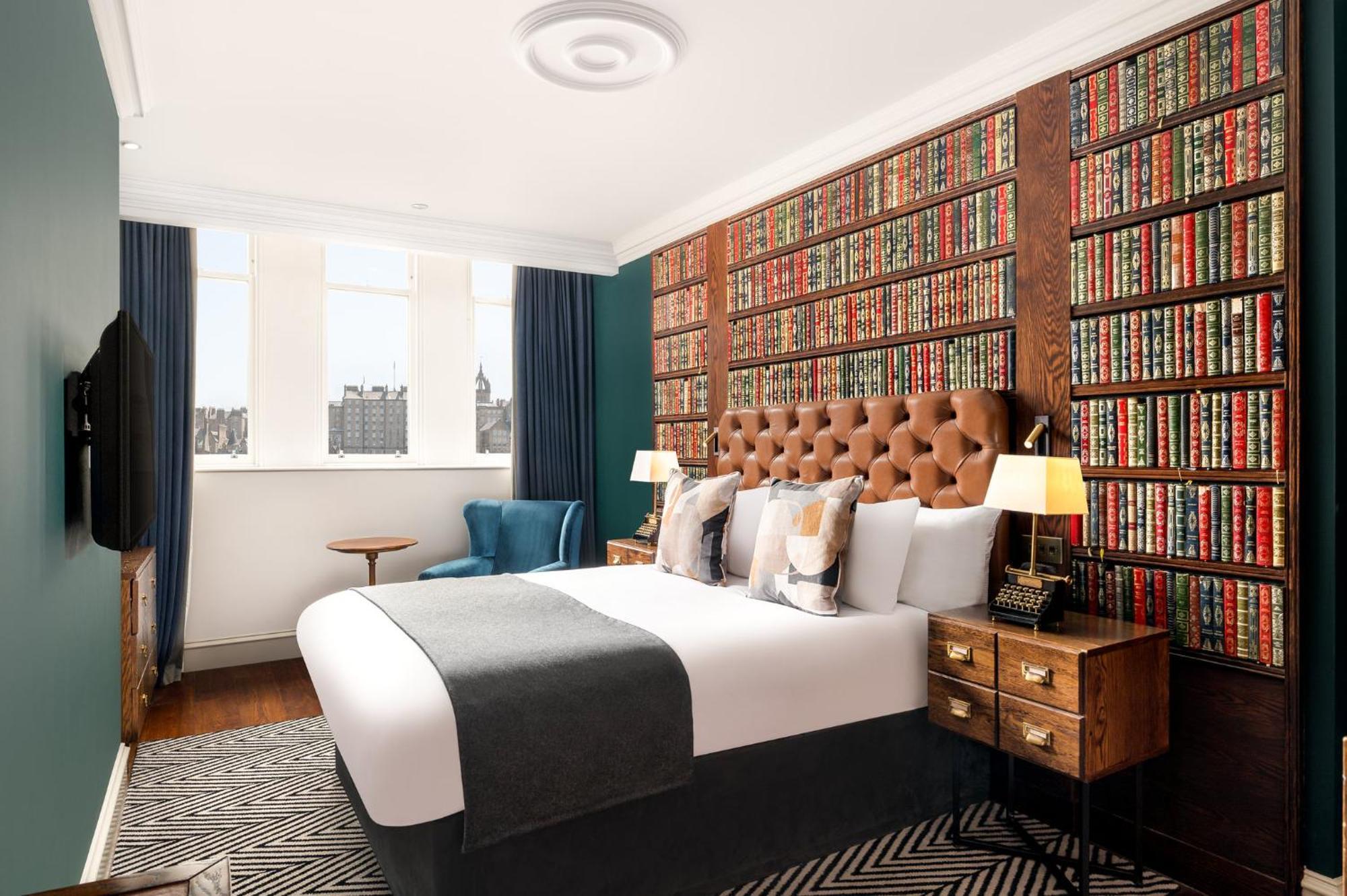 Standard Queen Room City View