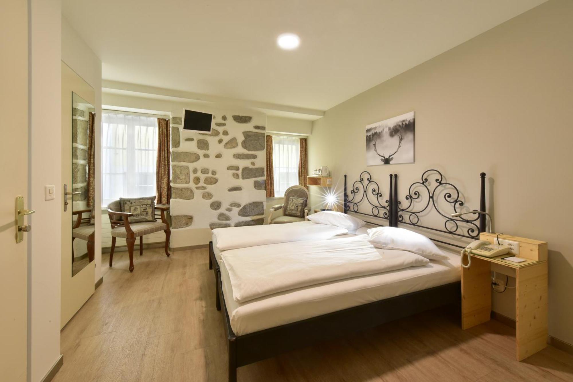 Twin Room,1742764448:JPEG