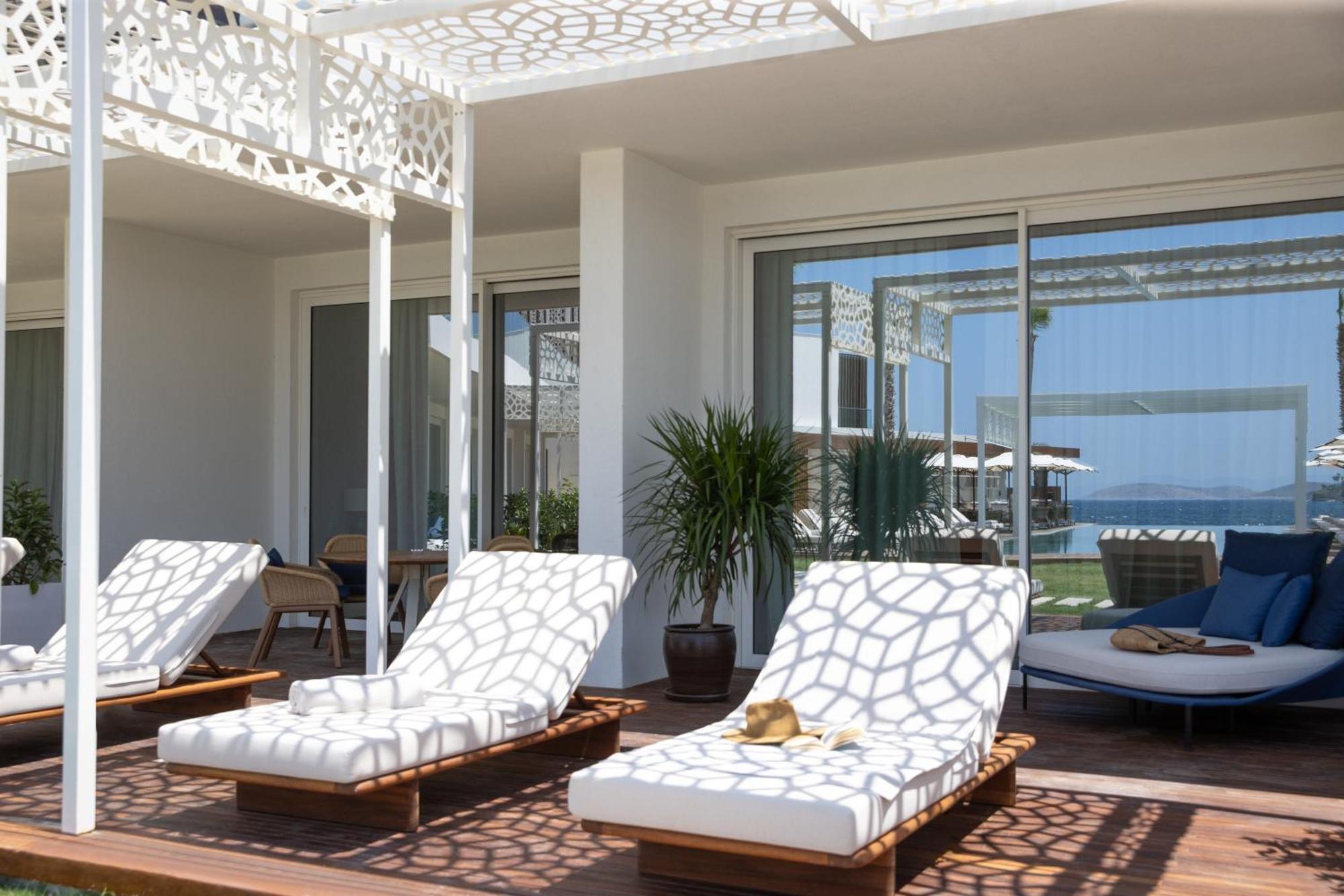 Beachfront Junior King Suite