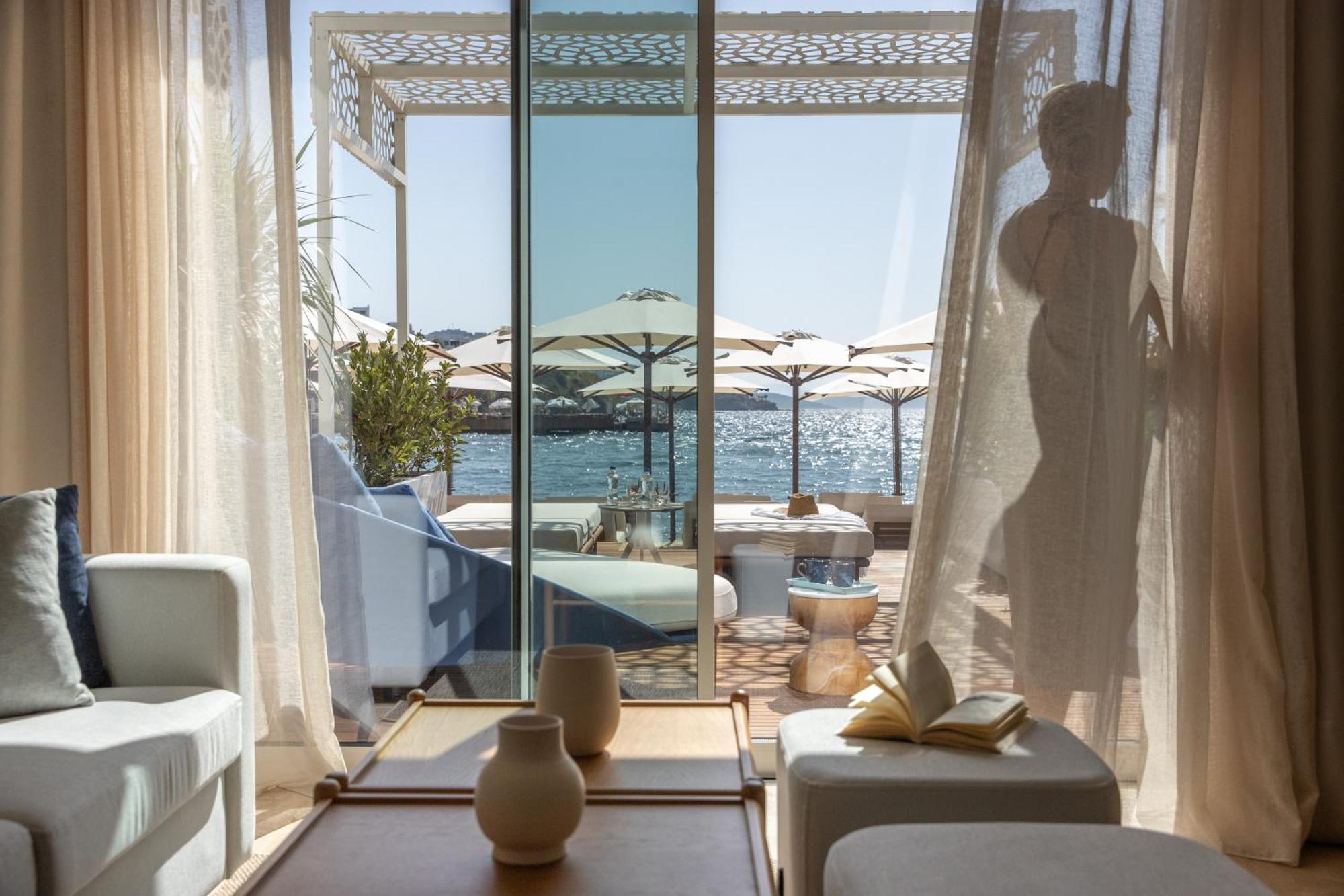Beachfront Junior King Suite
