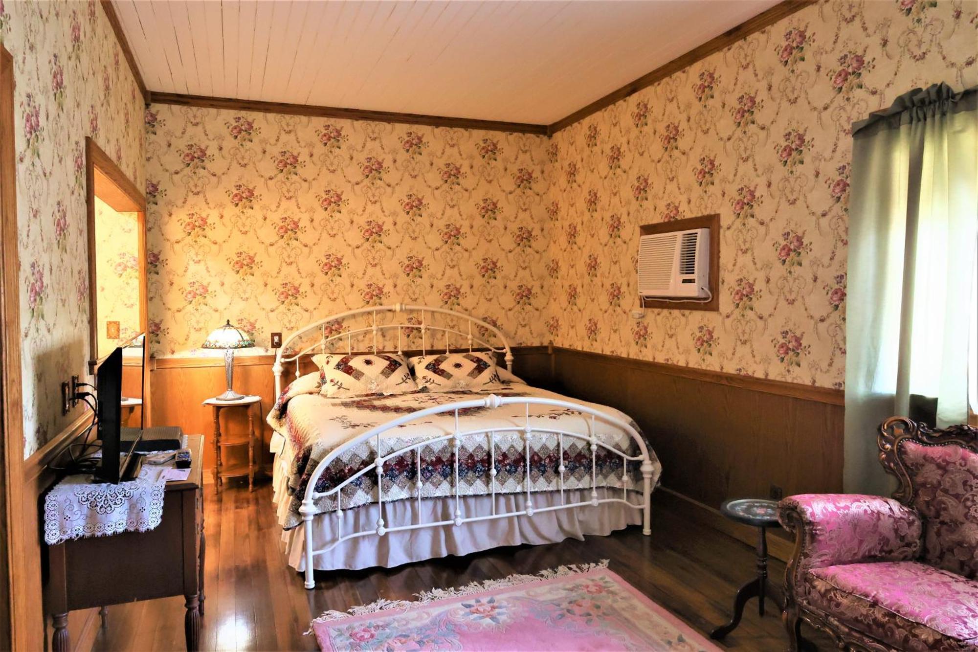 Queen Room