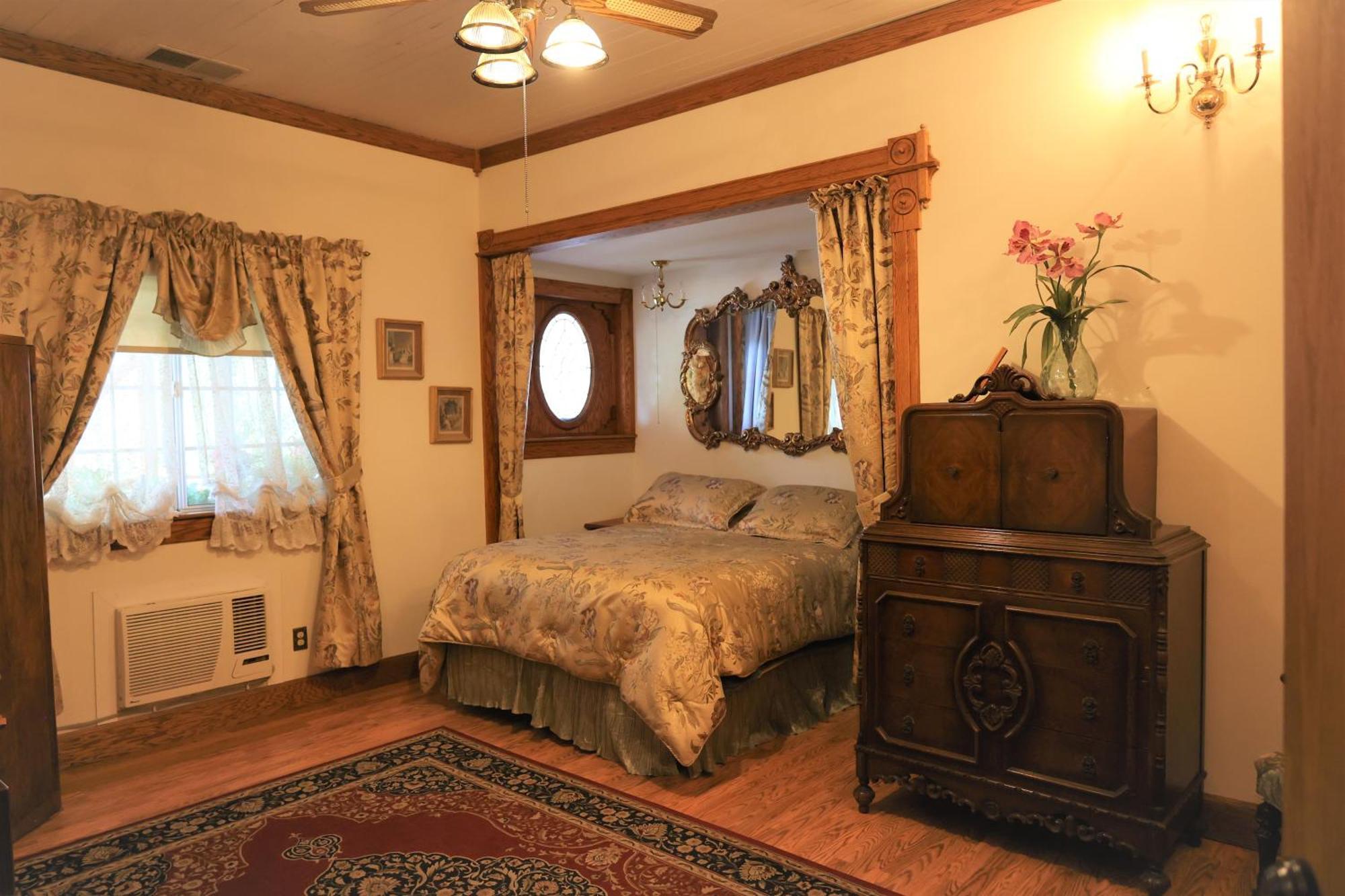 Queen Room