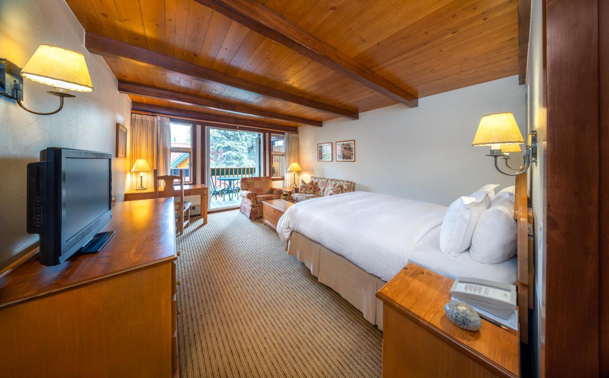 Deluxe Queen Room
