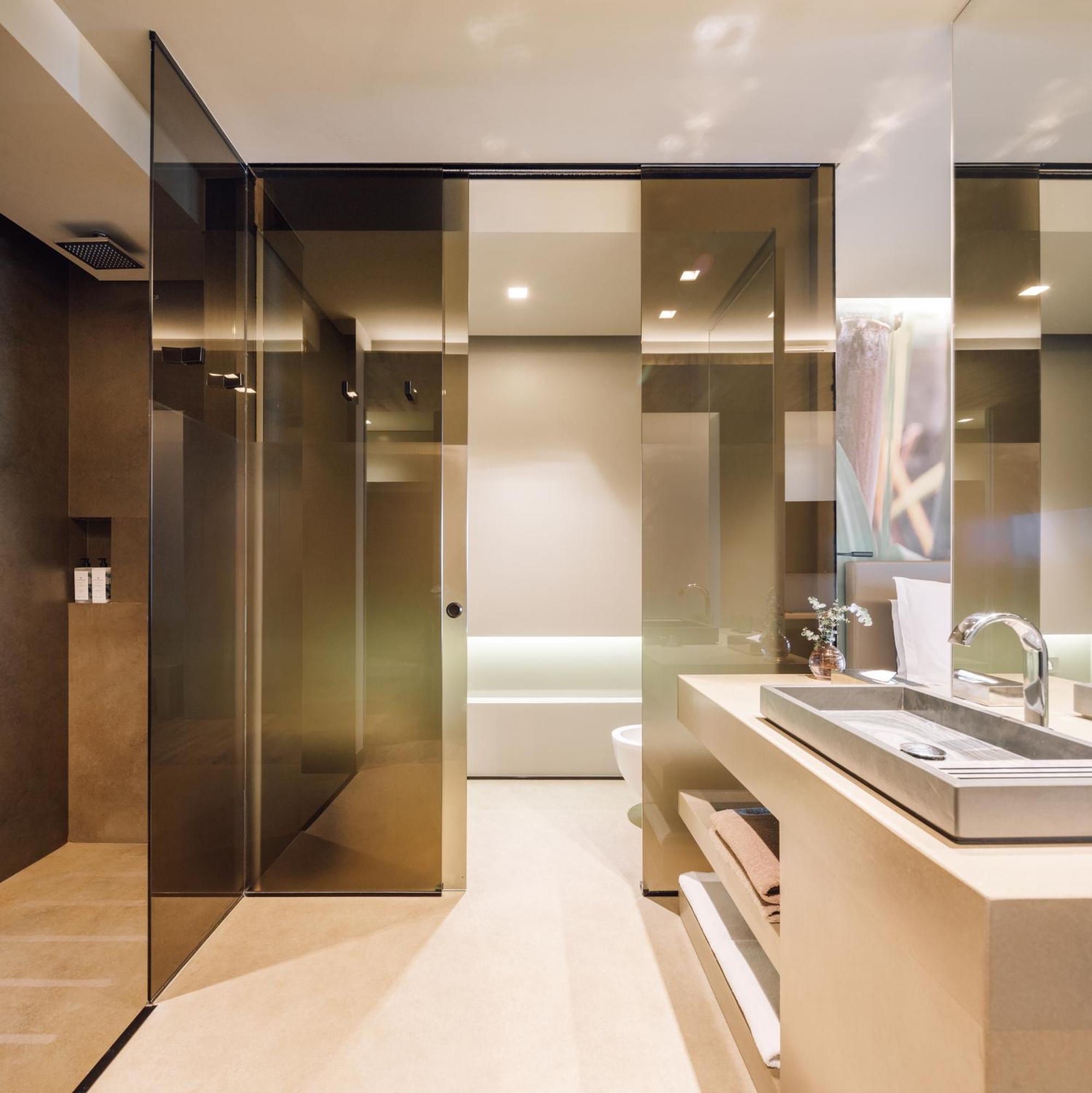 Side Ocean Suite