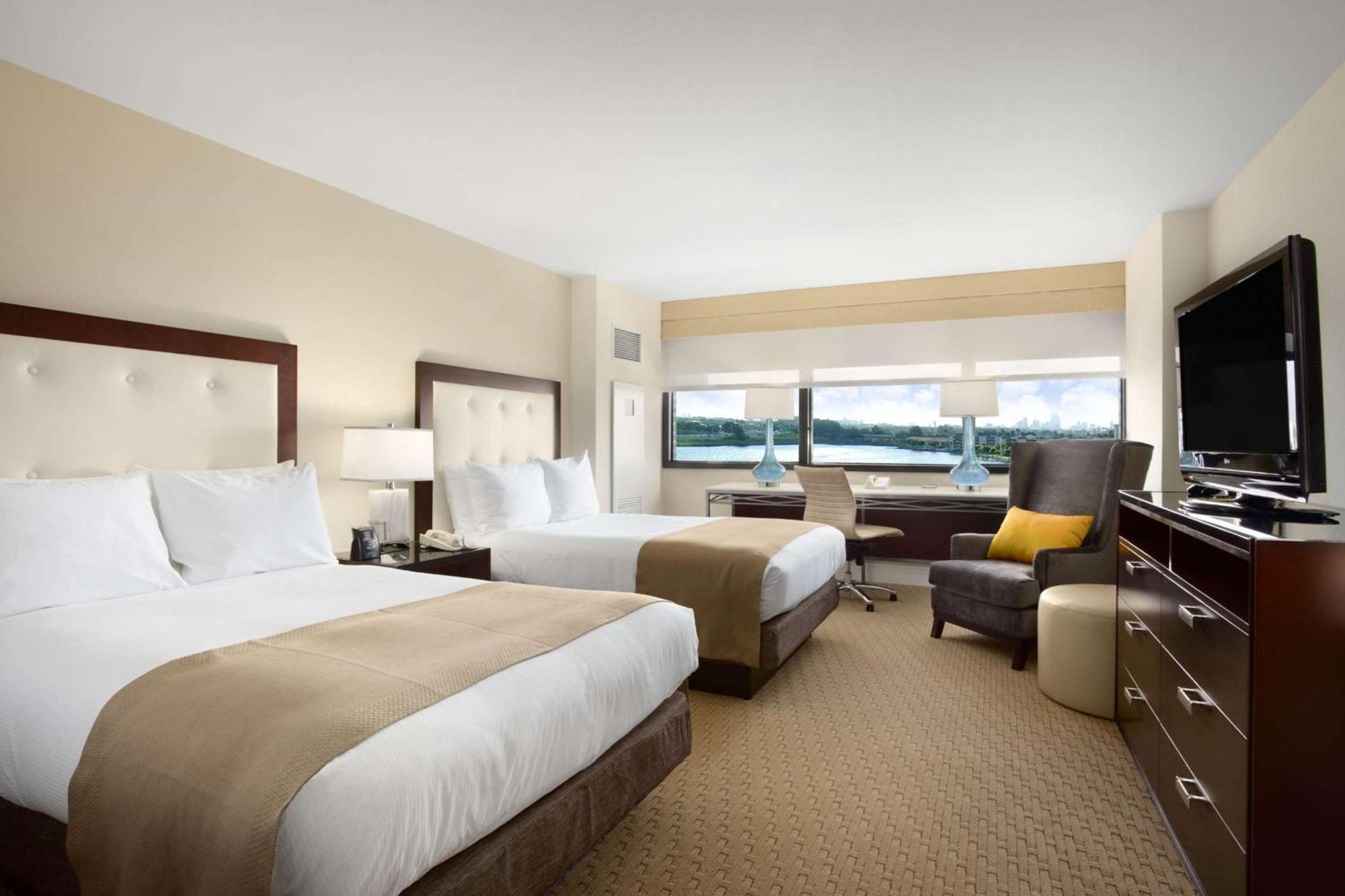 Queen Room Two Queen Beds Lagoon View
