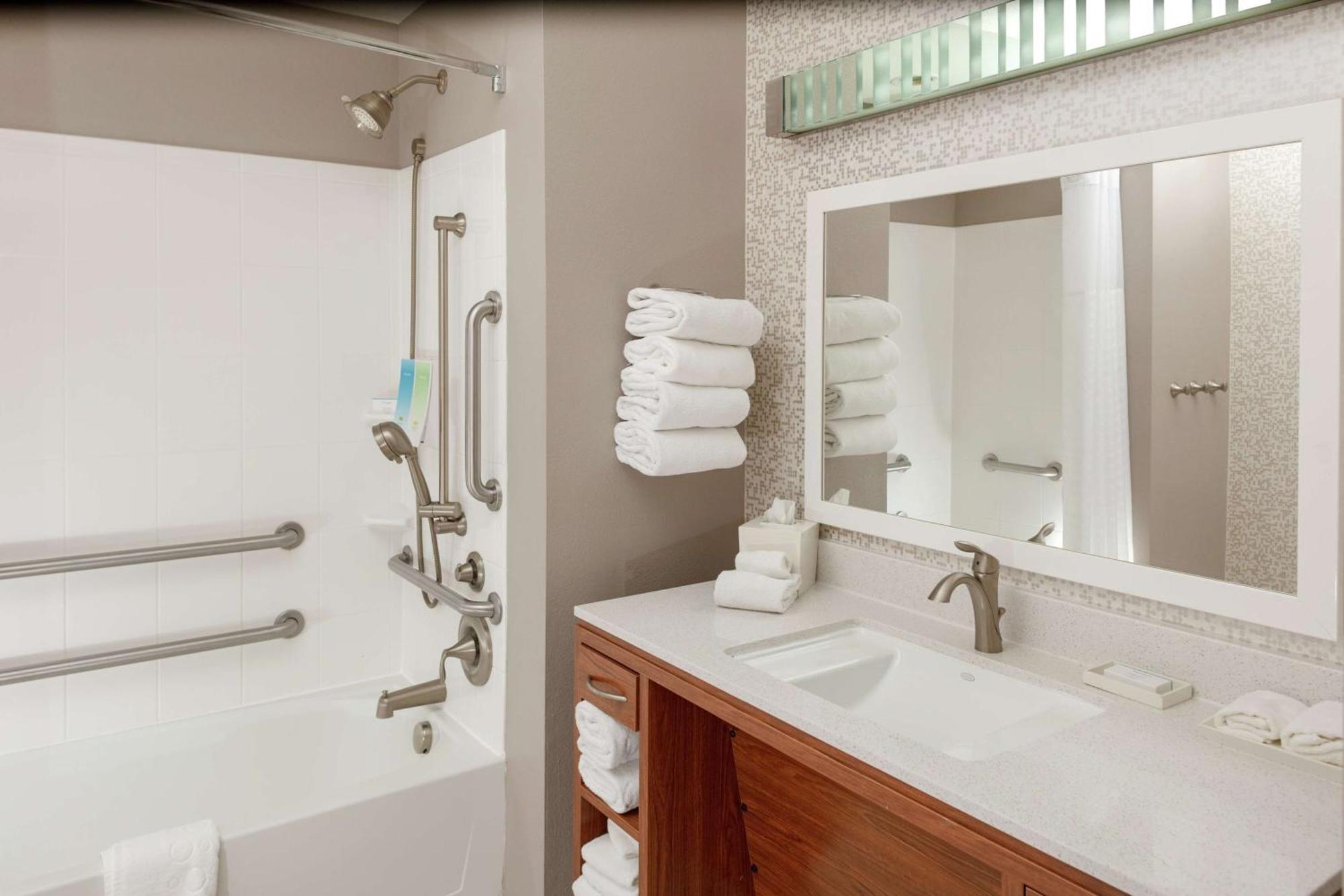 Queen Studio Two Queen Beds Disability Access or Non-Smoking