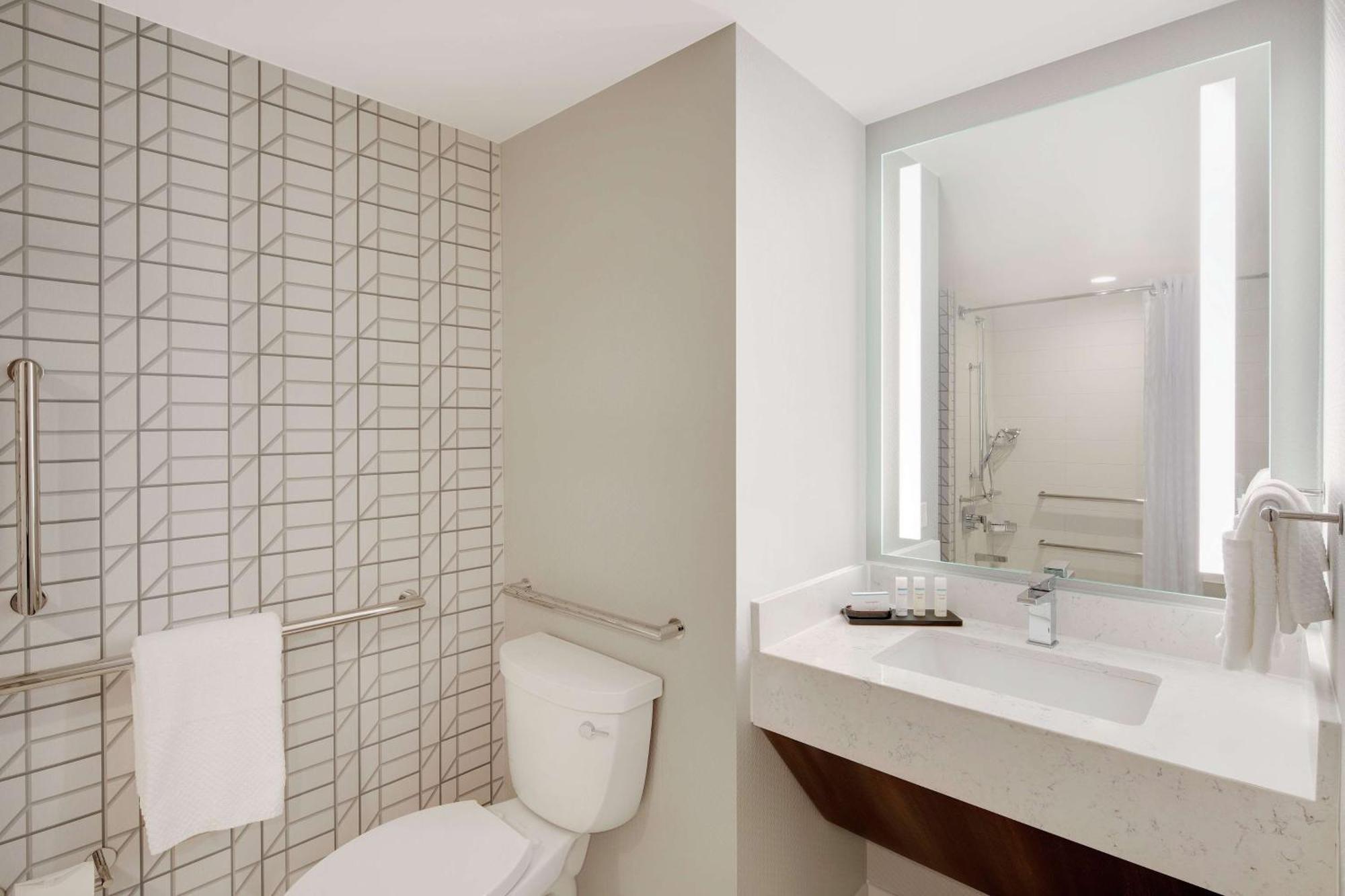 Corner King Suite Bath Tub Mobility Access or Non-Smoking
