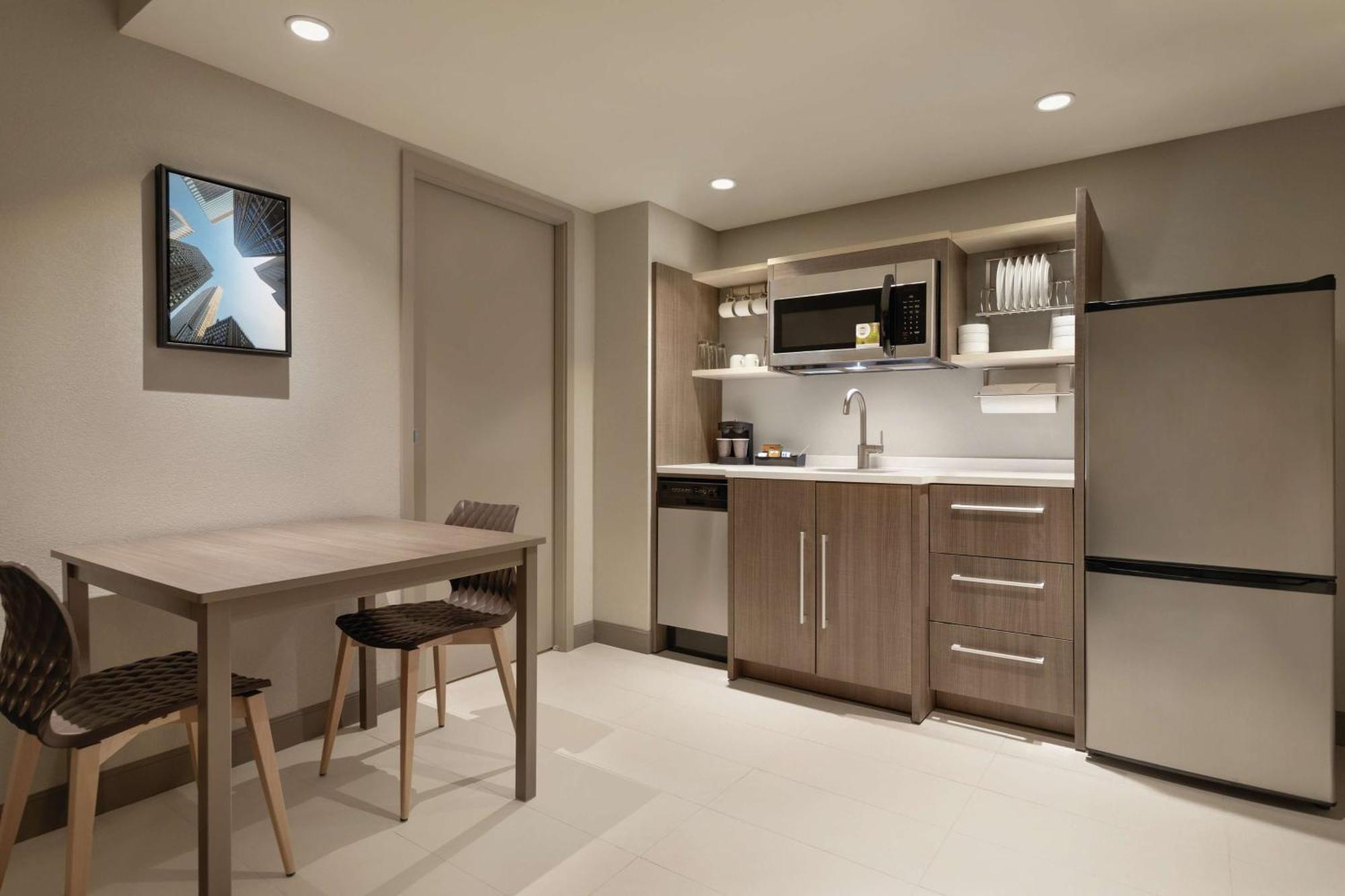 Suite Estudio con cama extragrande y bañera accesible - Adaptada para personas con movilidad reducida