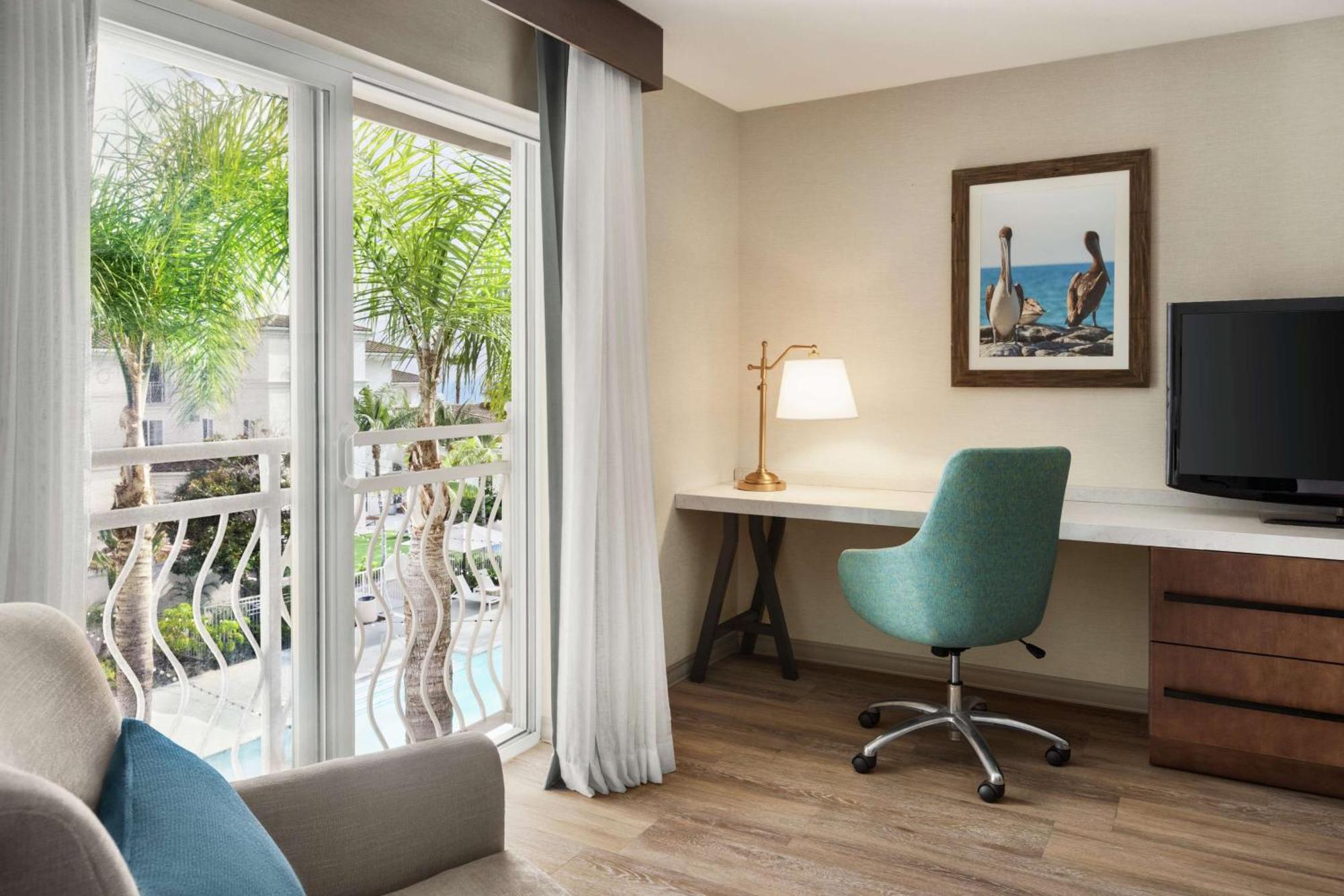 Queen Room with Two Queen Beds with Pool View,1552180540:JPEG