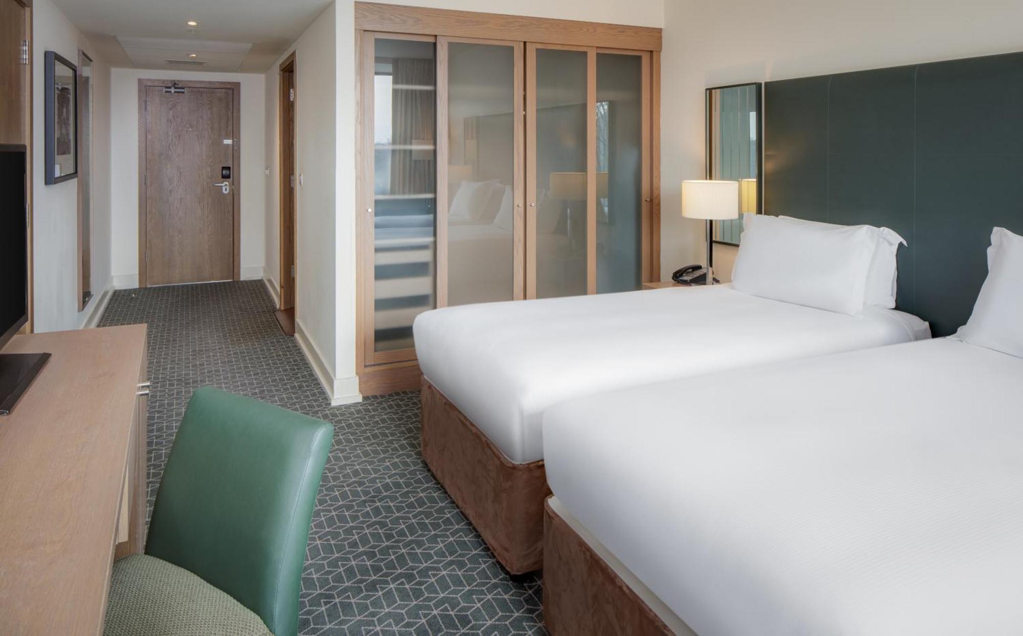 Twin Room,1552504462:JPEG