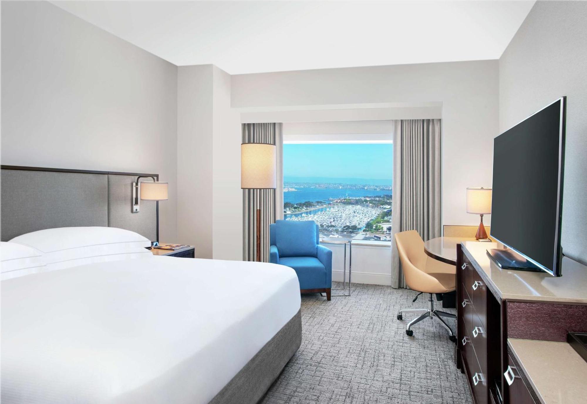 King Room with Roll-In Shower - Mobility Access,1275639403:JPEG