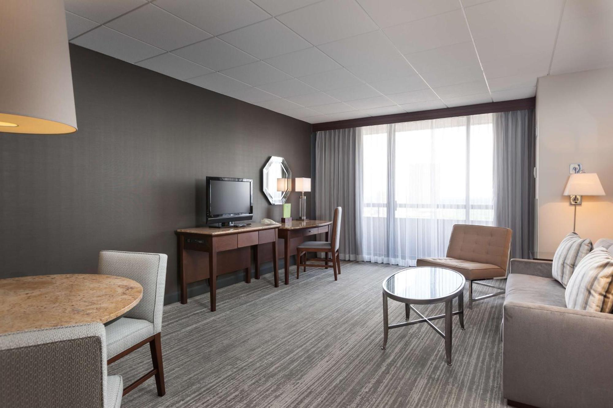 Queen Suite Kitchen