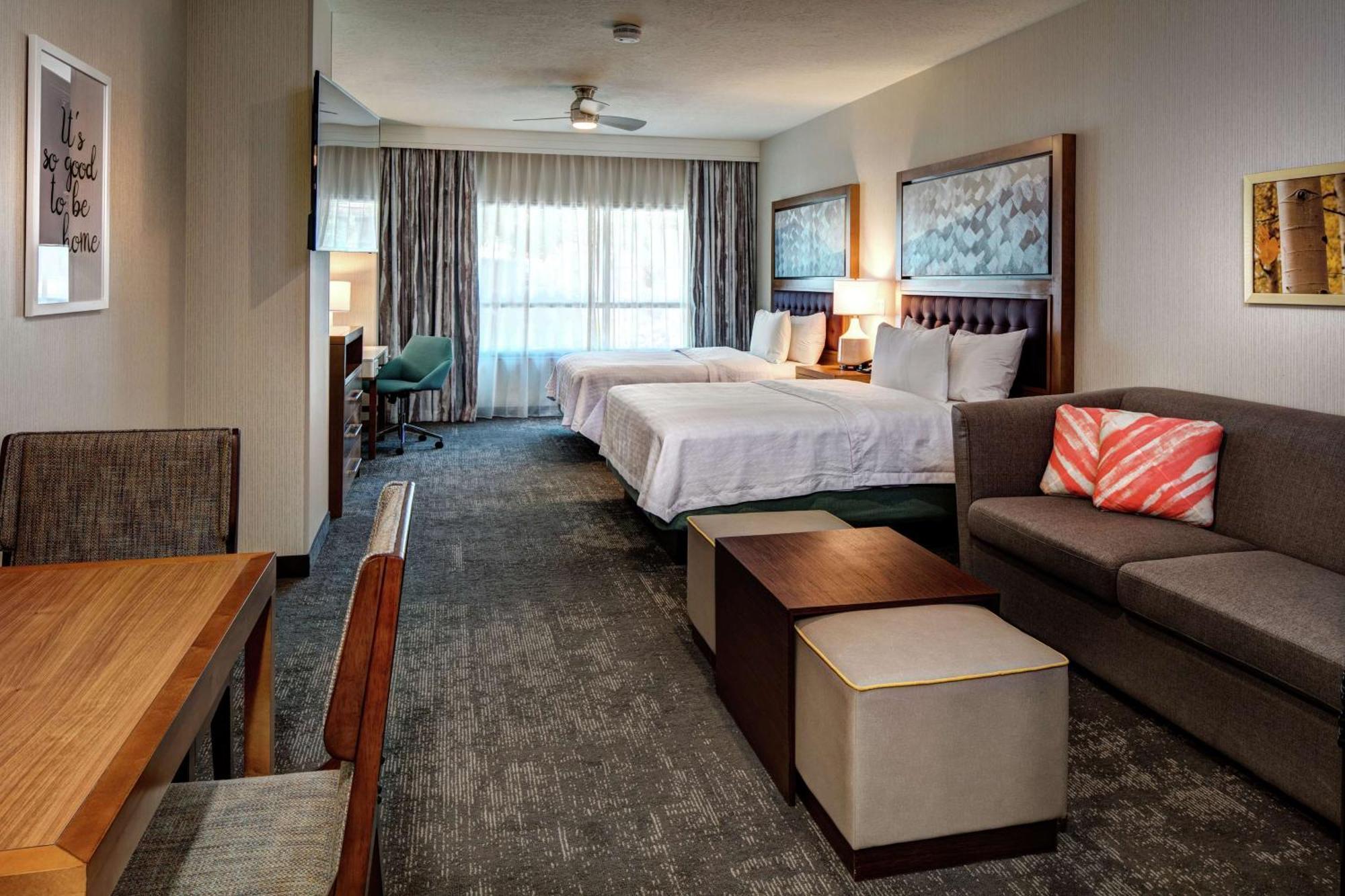 Two Bedroom Suite One King Two Queen Beds,1552324417:JPEG