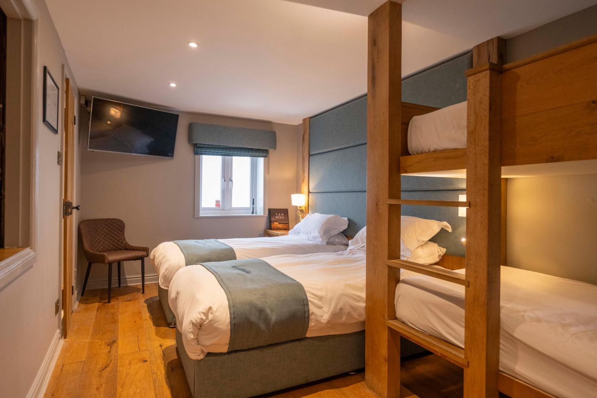 Family Room En-Suite,1552324921:JPEG