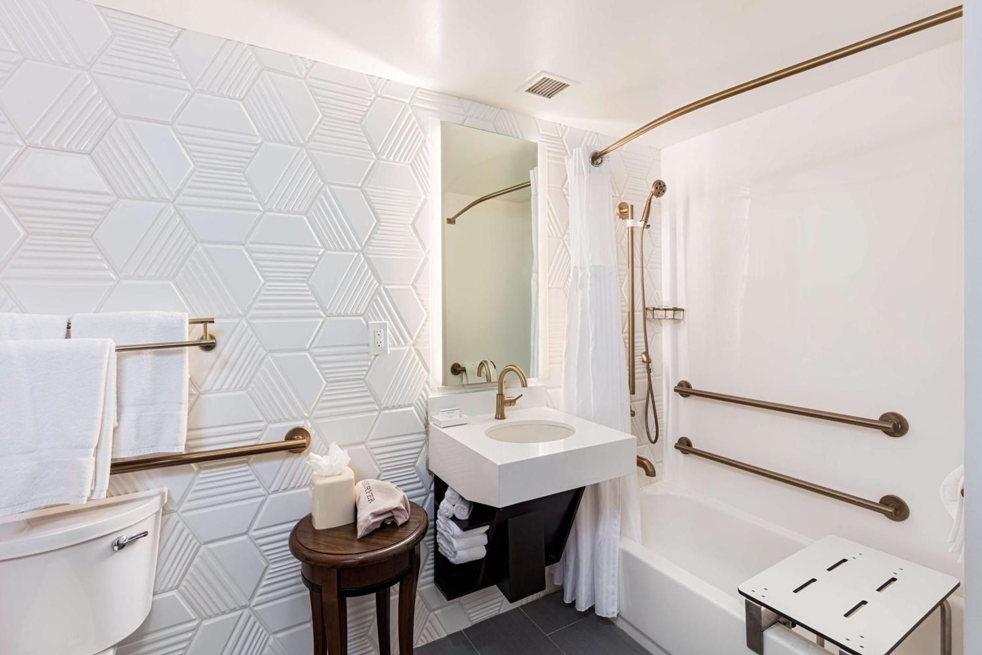 Queen Room Two Queen Beds Accessible Tub Mobility Access