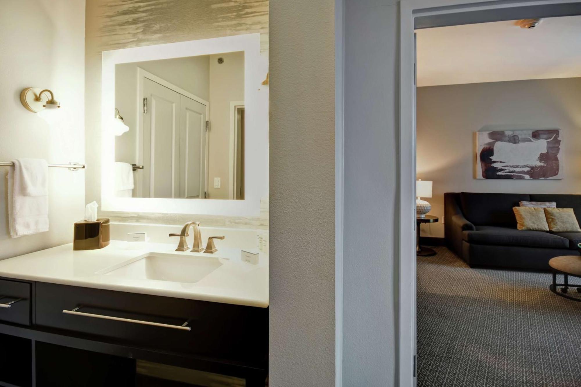 One-Bedroom King Suite Non-Smoking