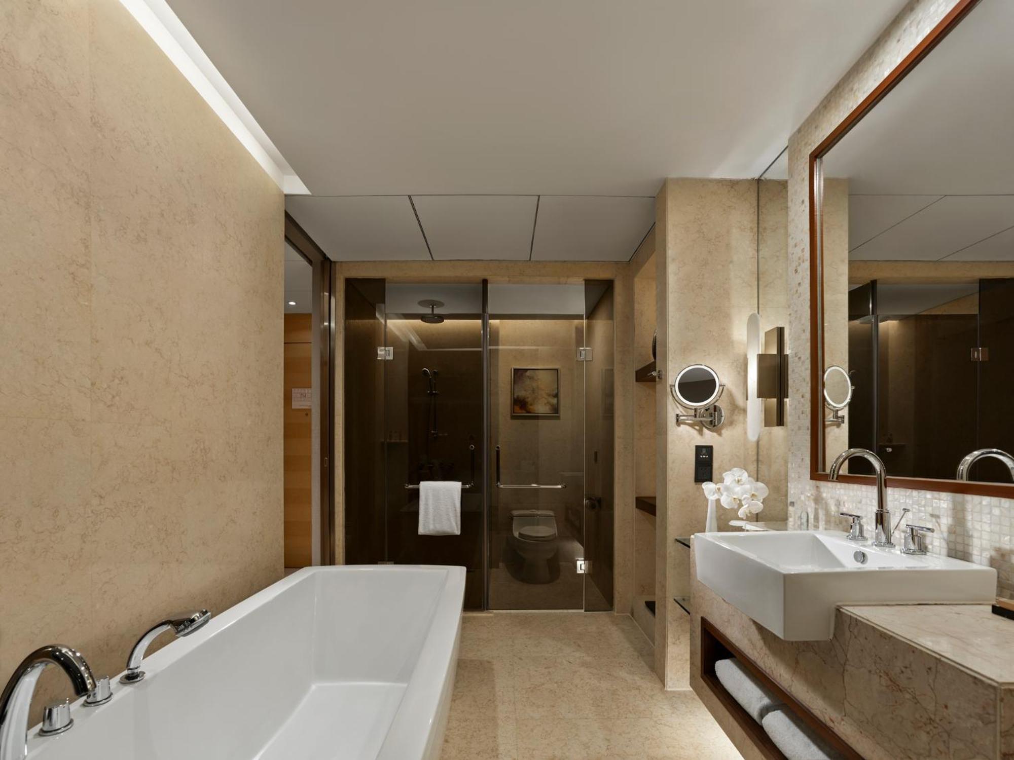 Deluxe Superior King Room
