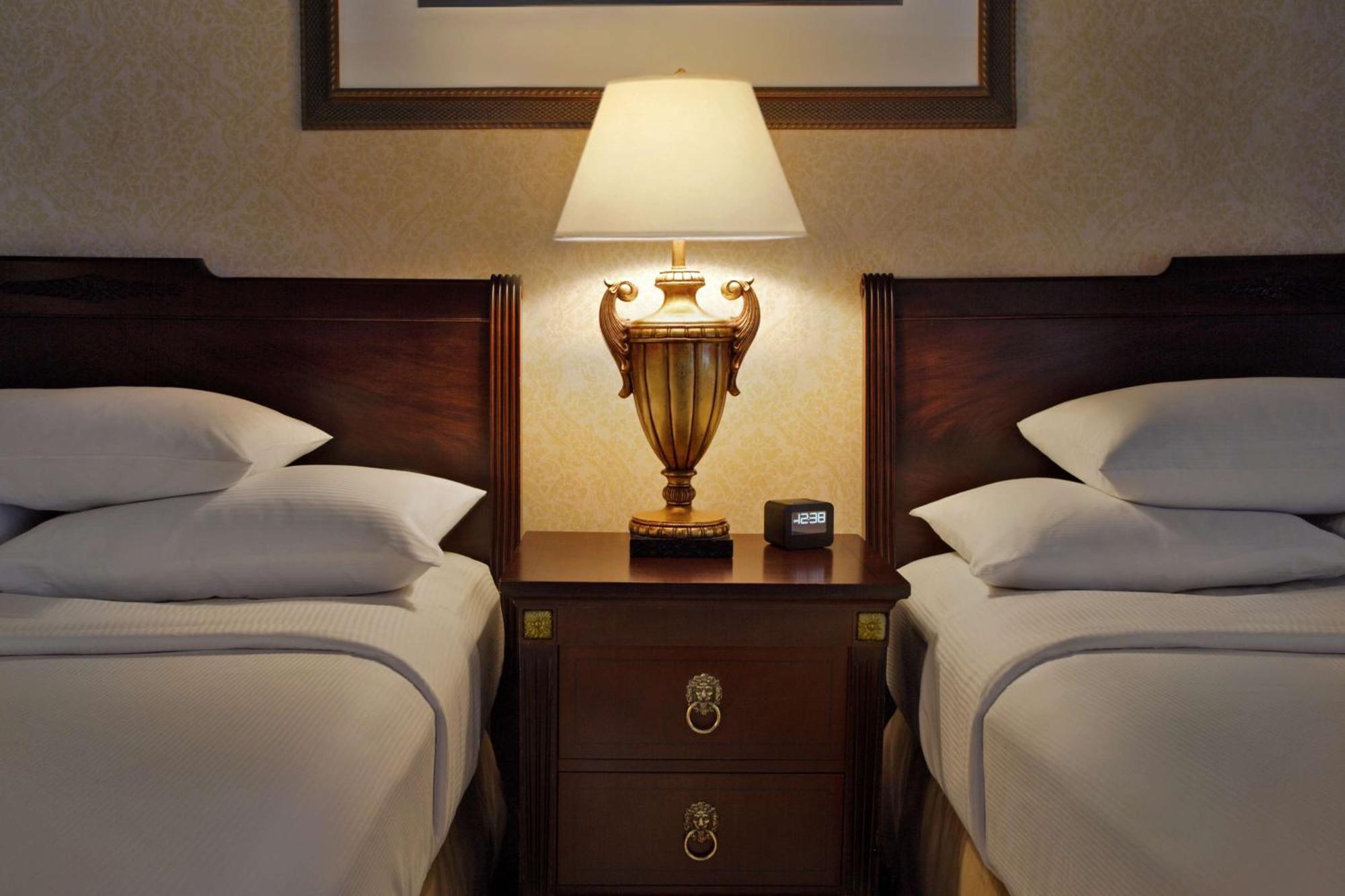 Quarto com 2 Camas de Solteiro