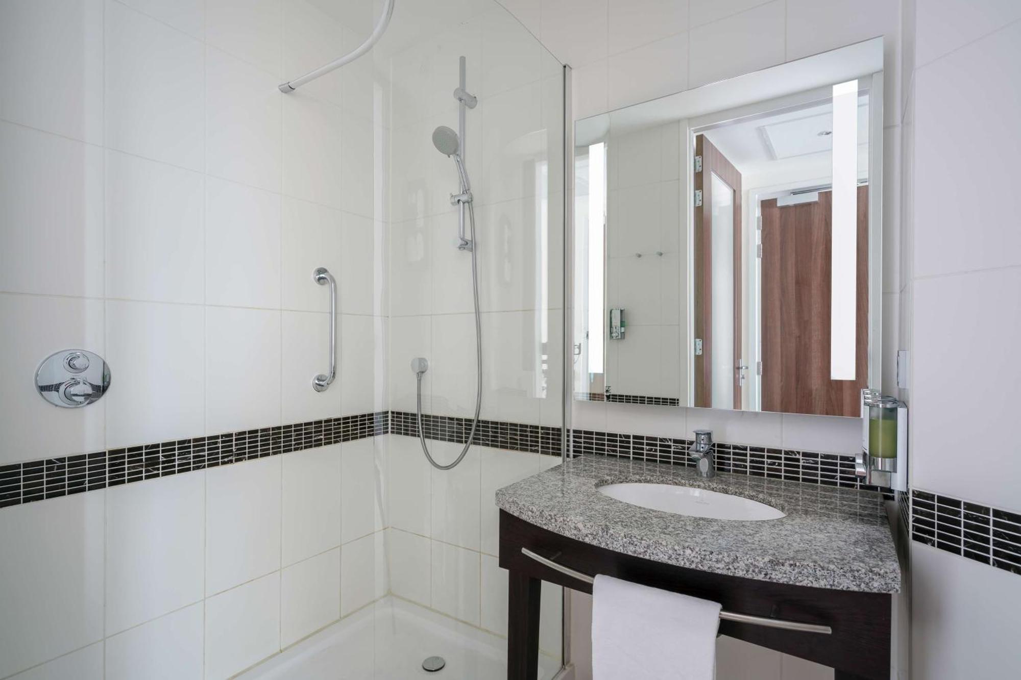 Quarto Queen com Sofá-cama