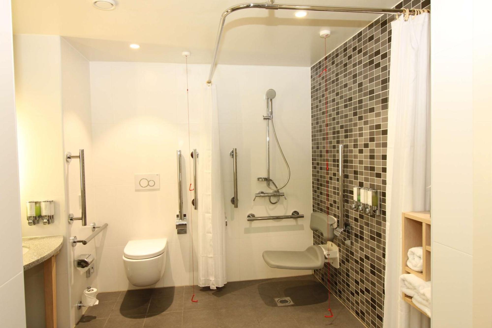 Twin Room Mobility Access