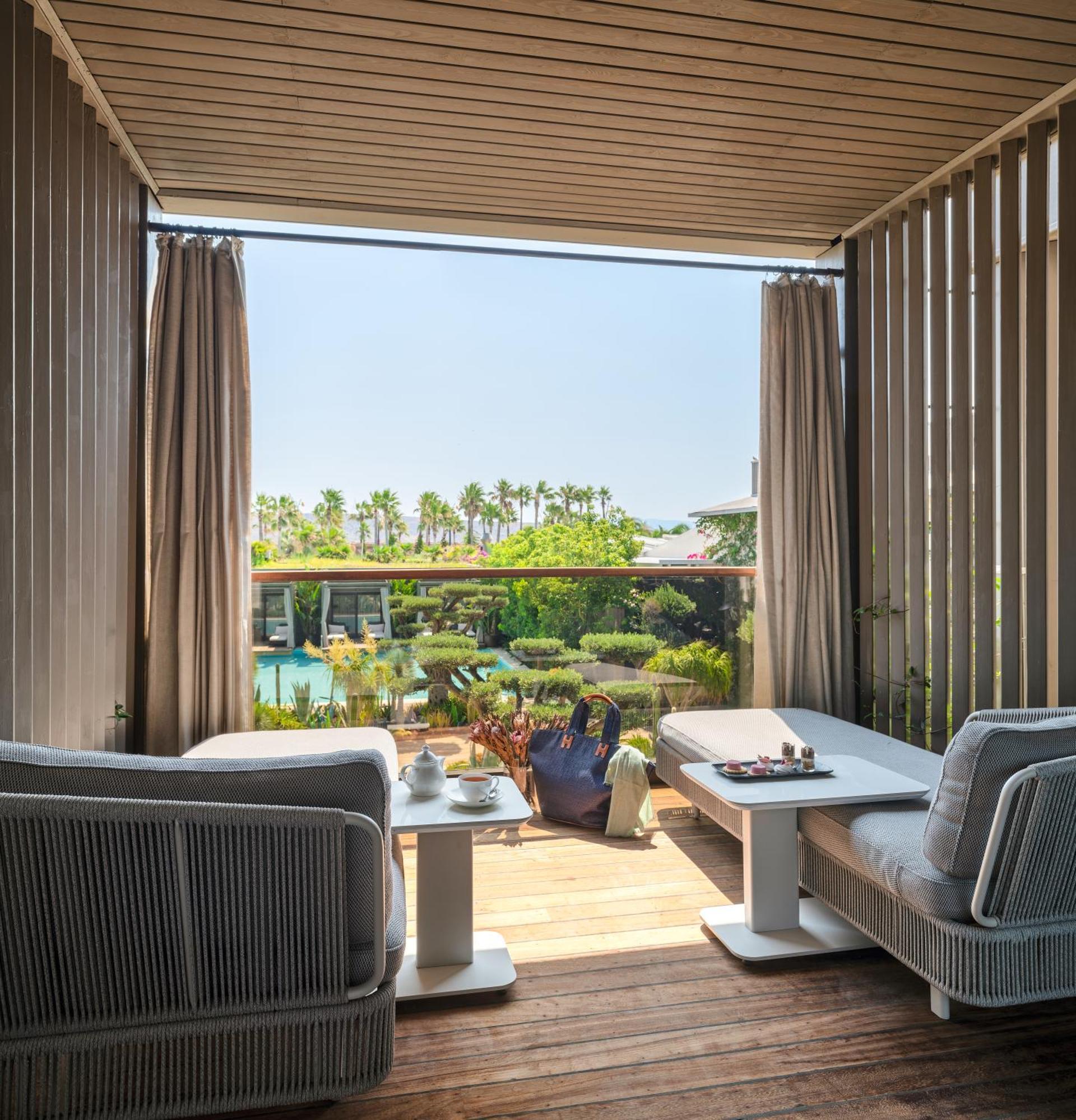 Suite 1 Chambre avec Terrasse - Vue sur Piscine