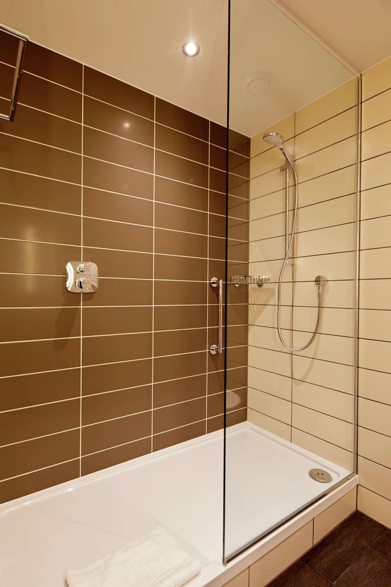 Queen Room Accessible