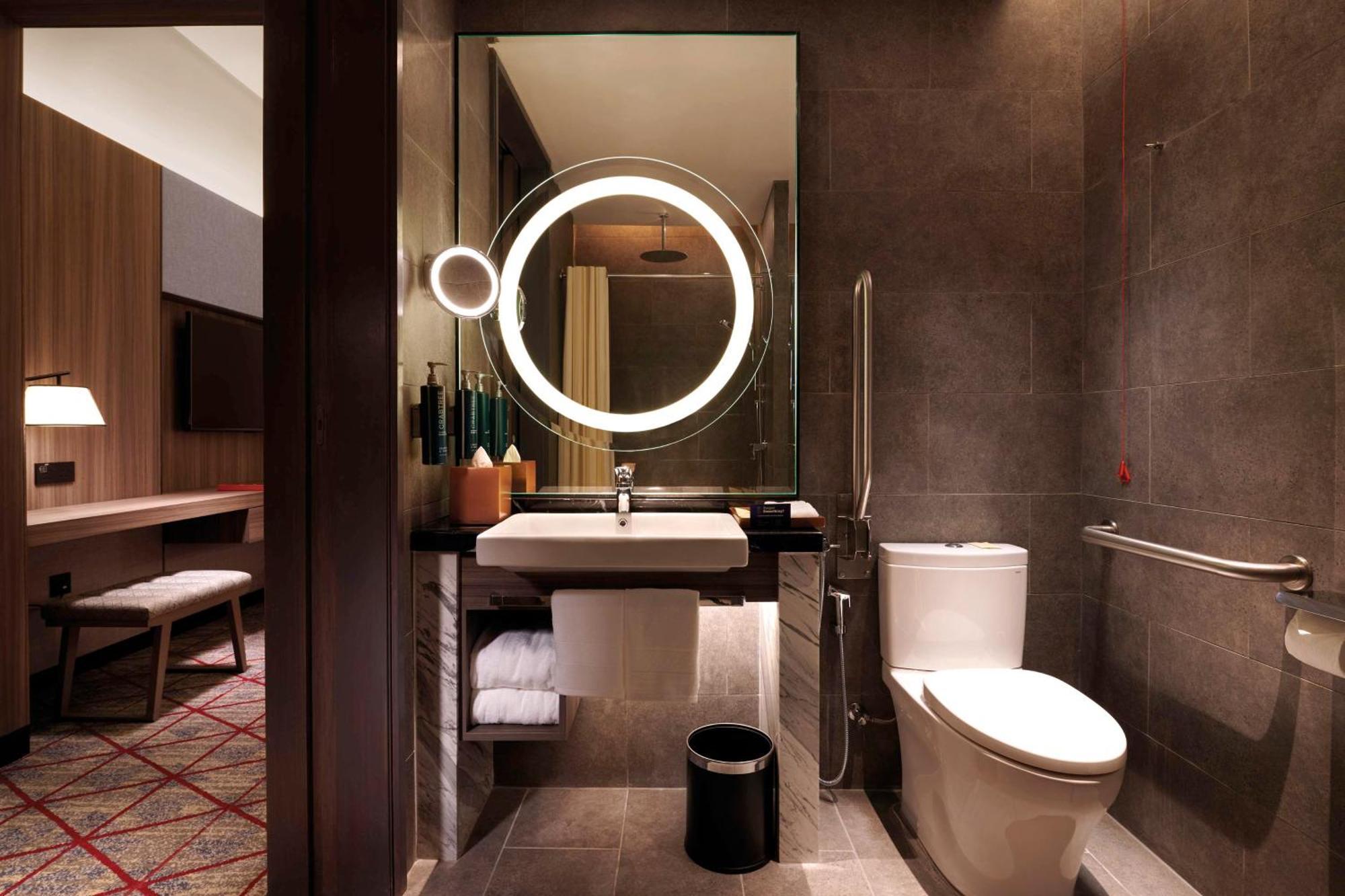 Chambre Lit King-Size - Accessible aux Personnes à Mobilité Réduite