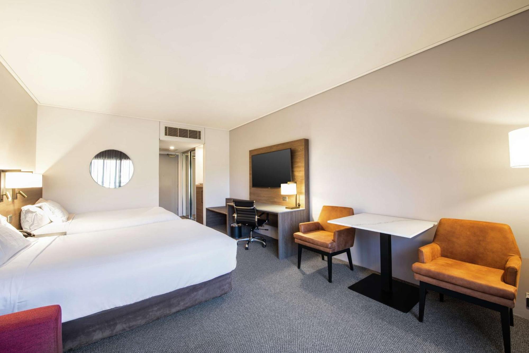 Double Double Deluxe Room with Mountain View