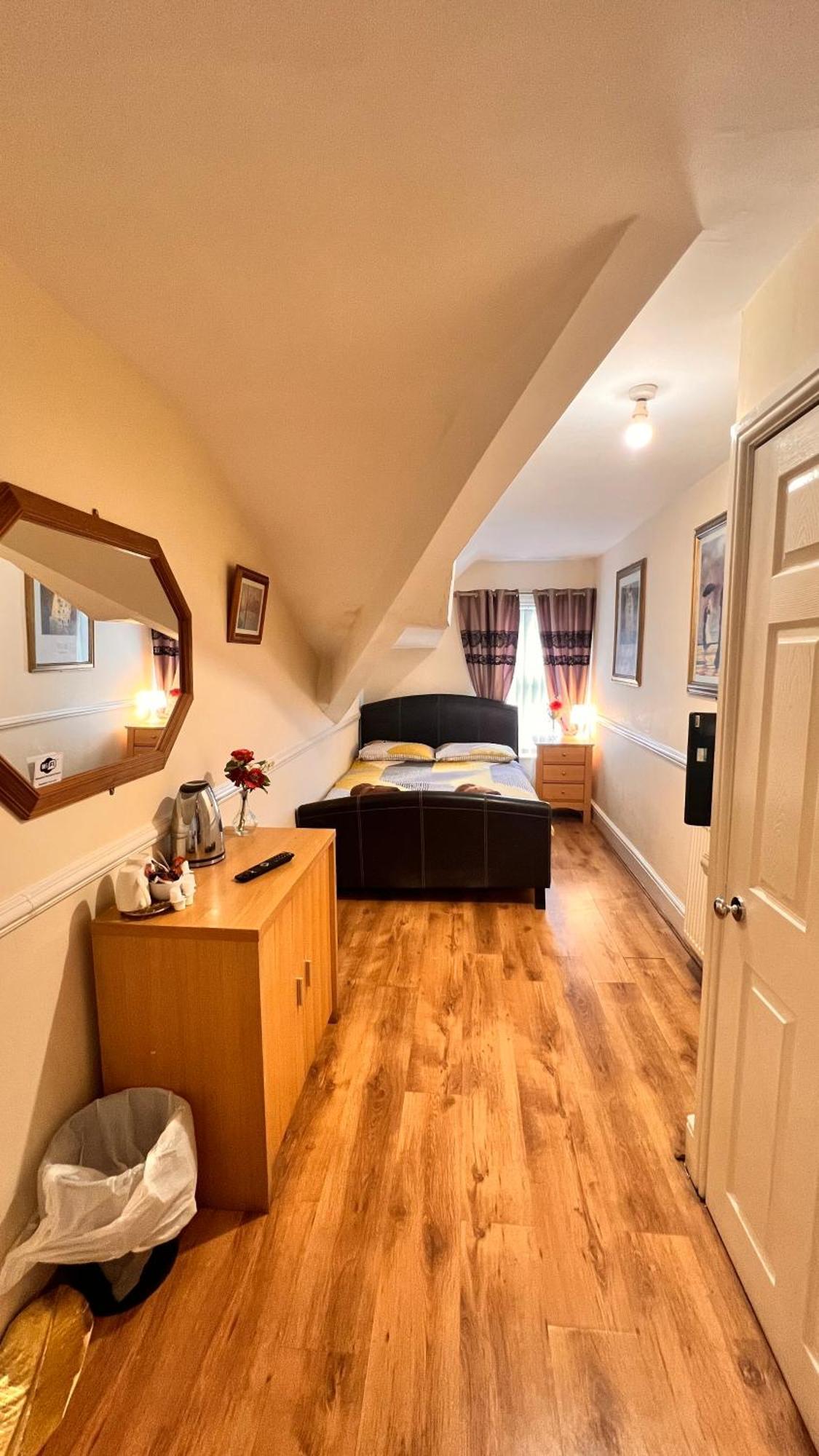 Double Room Private Bathroom