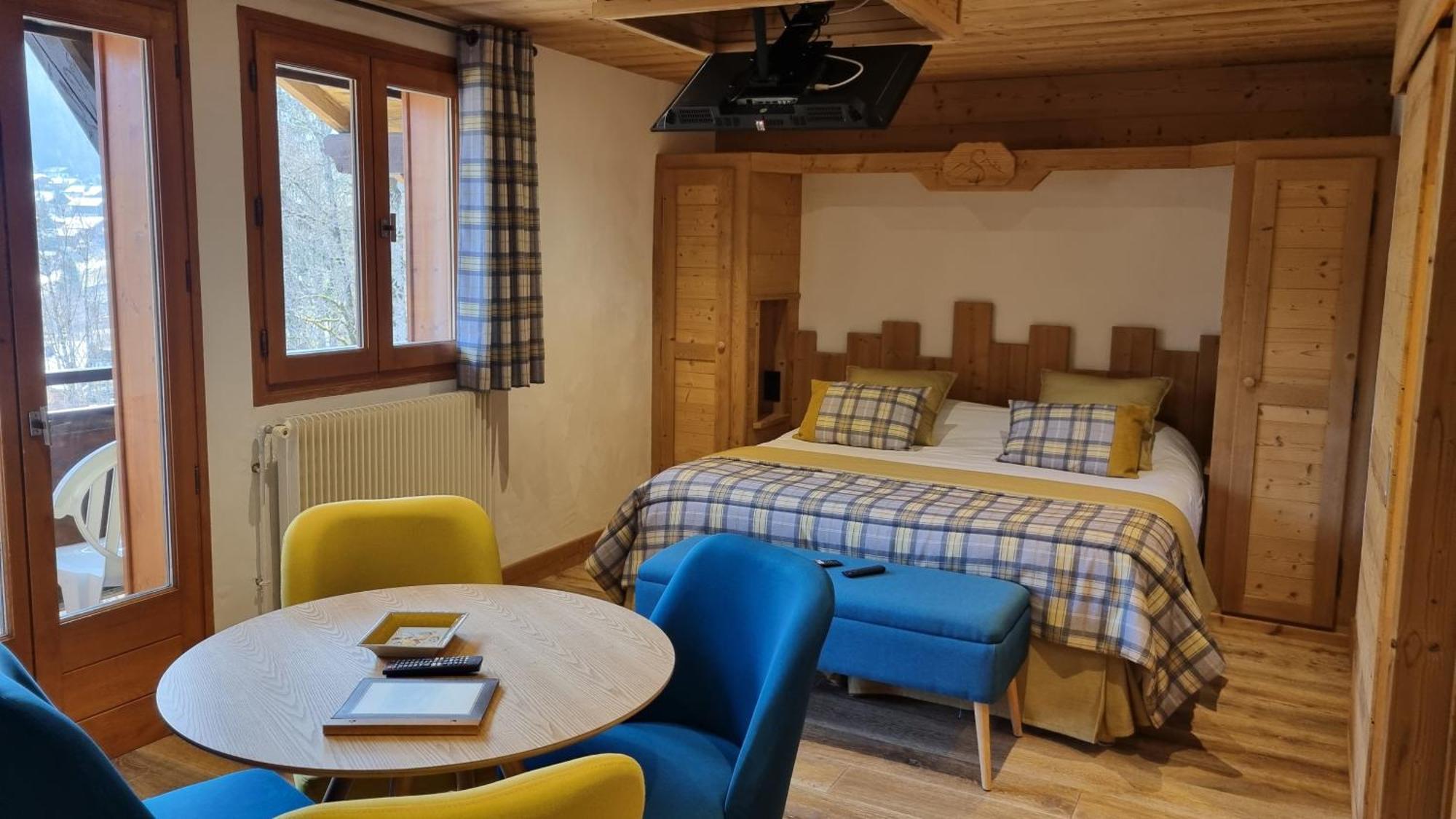Family Room (2 Adults + 2 Children)