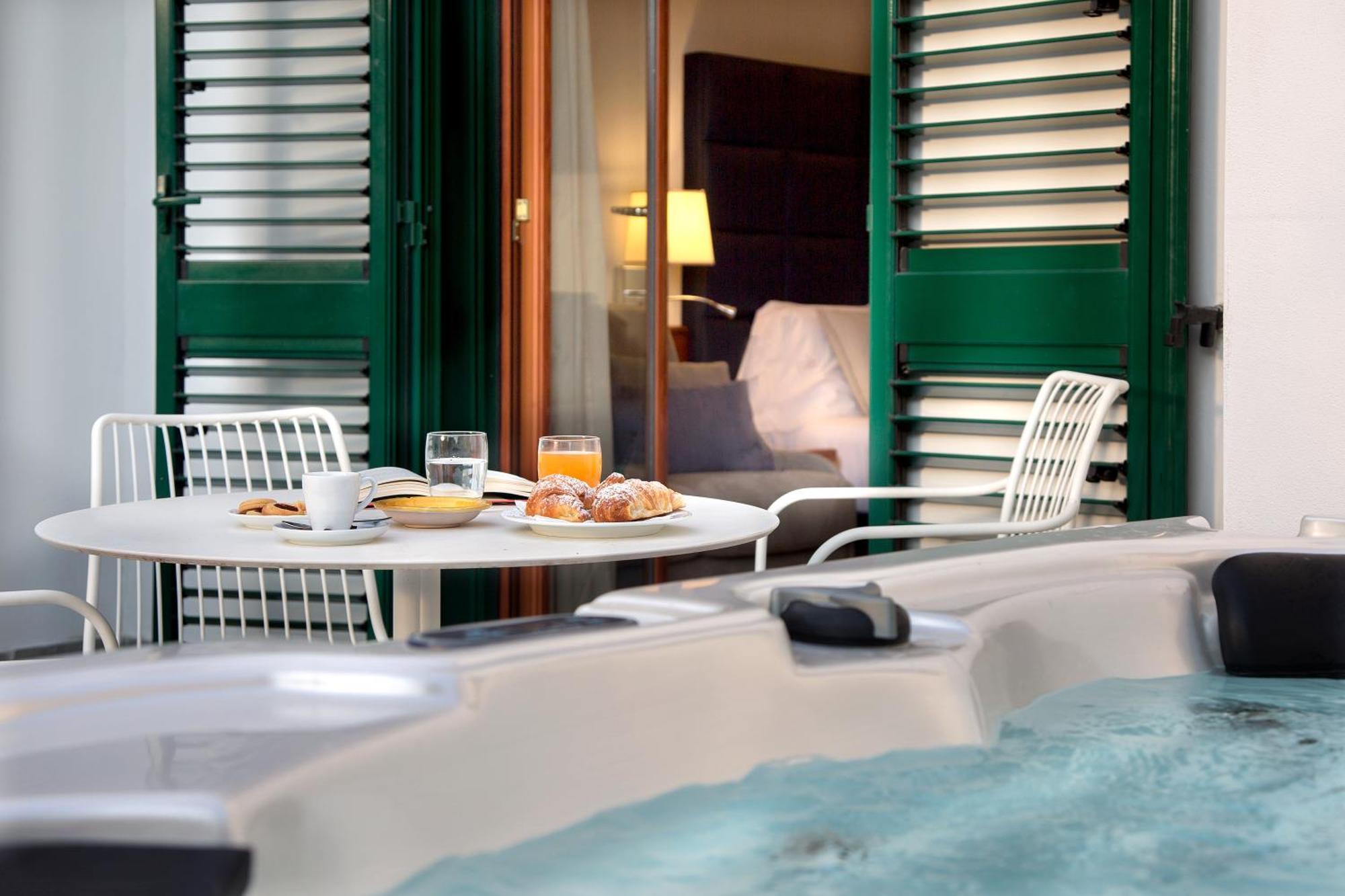 Deluxe Tweepersoonskamer met 1 of 2 Bedden en Bubbelbad