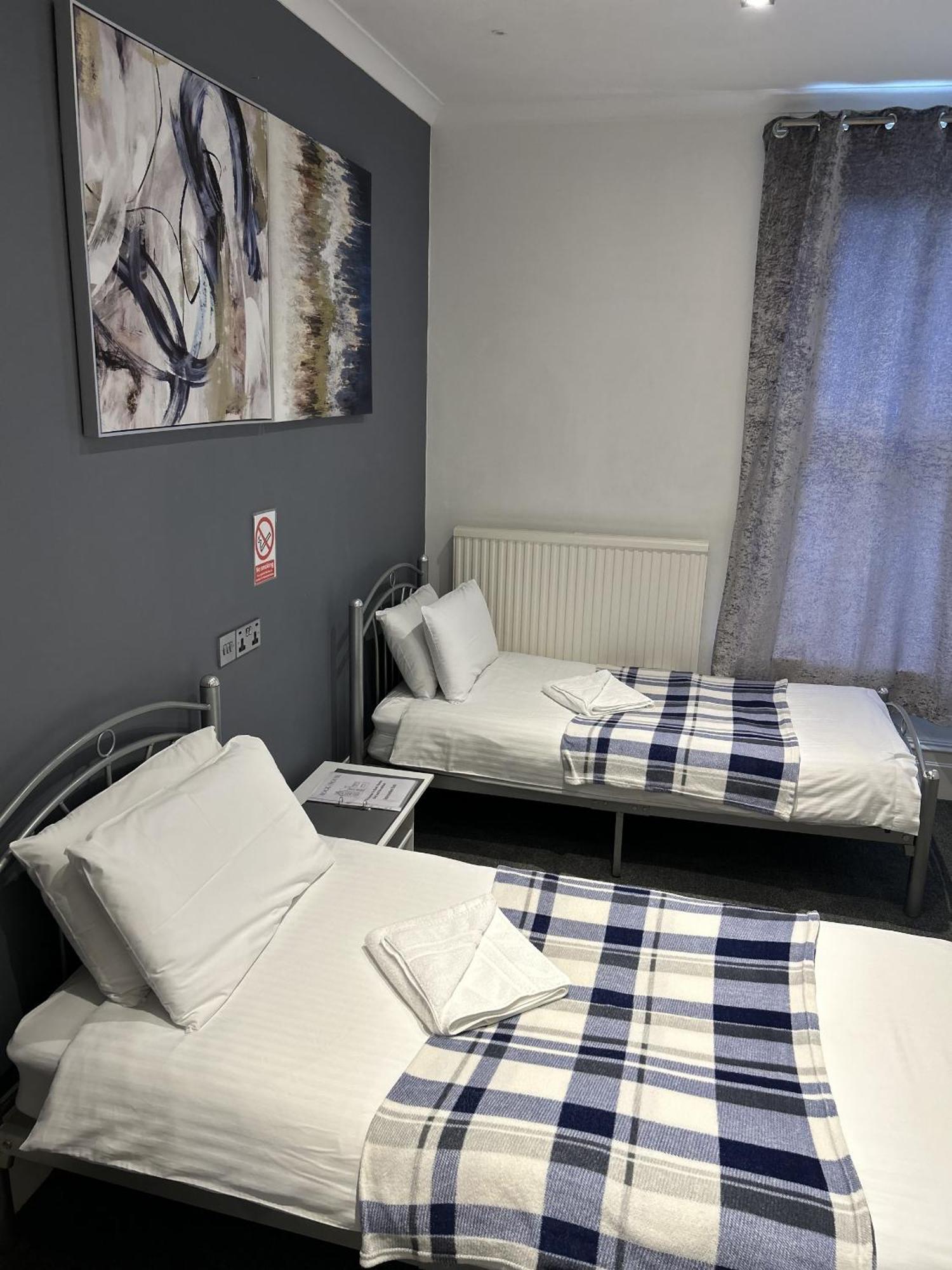 Twin Room with Bathroom