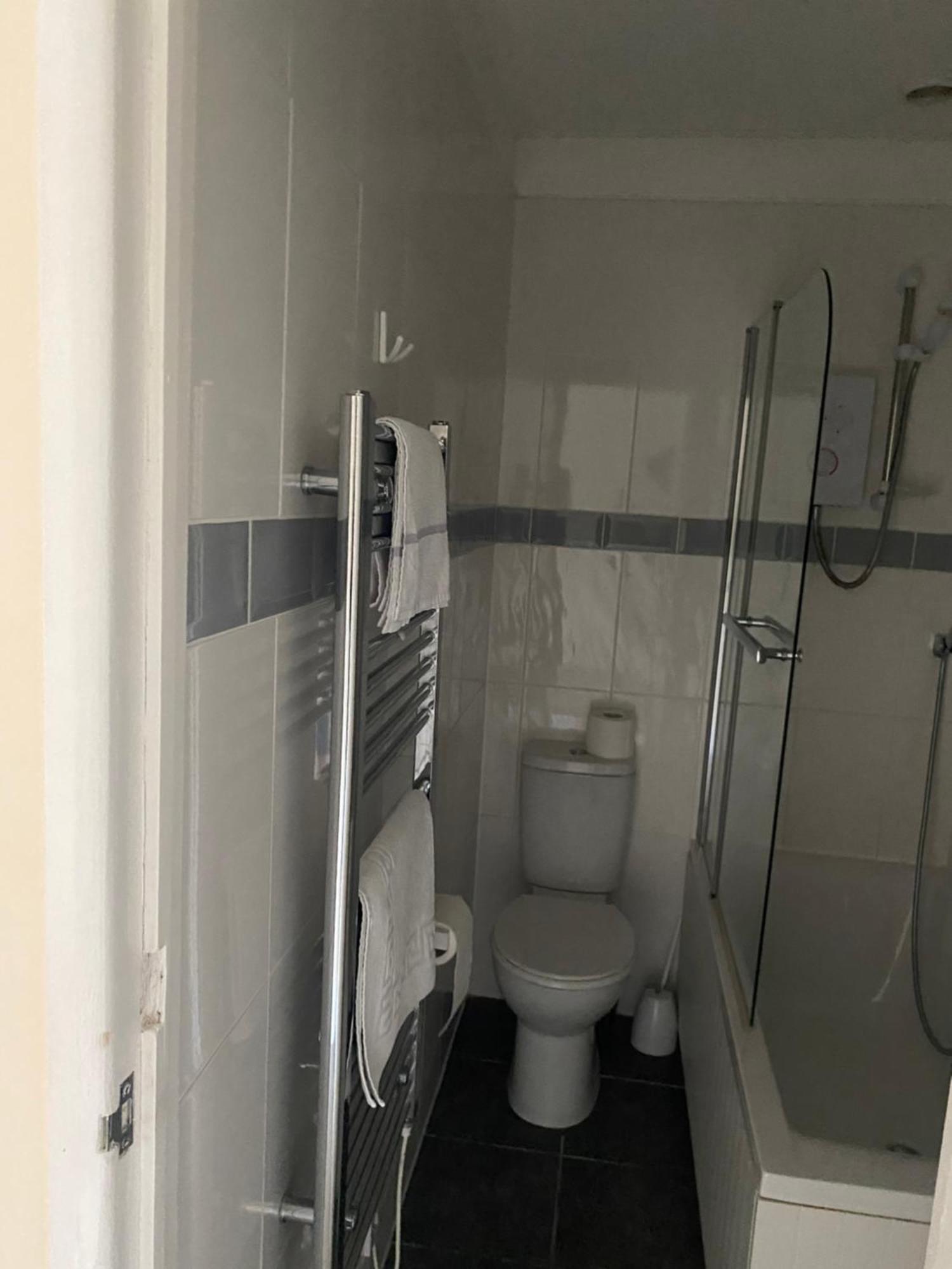 Twin Room Private Bathroom
