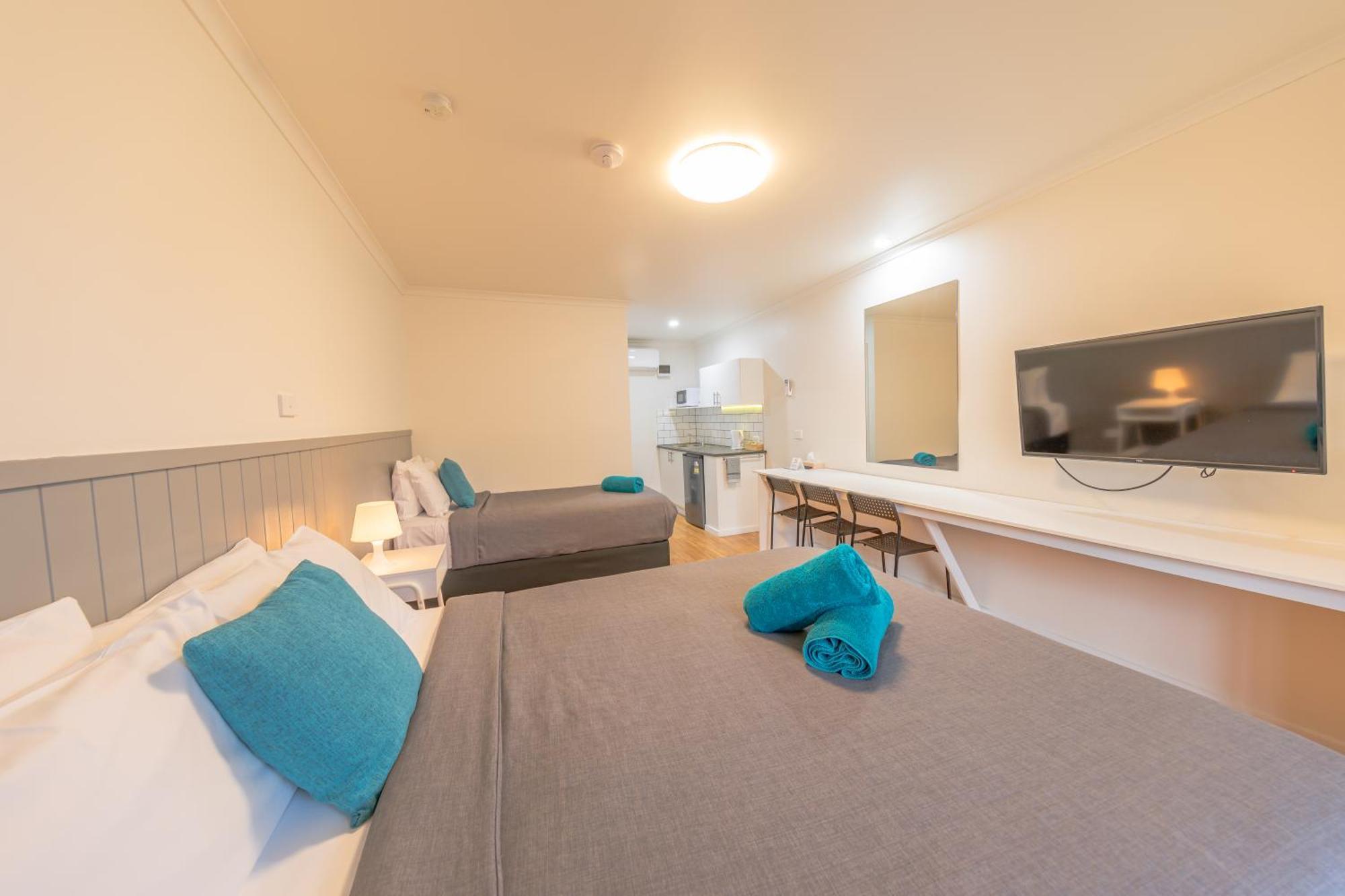 Queen Single Kitchenette Not Pet Friendly
