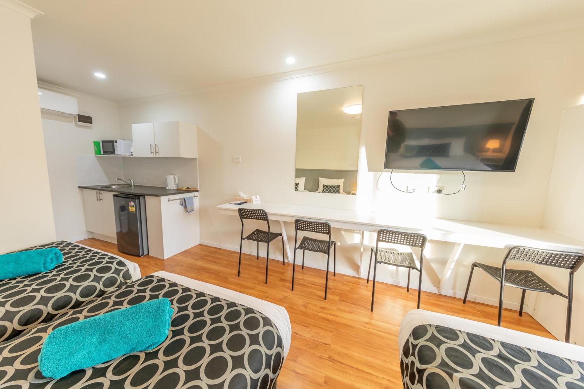 Deluxe Room Queen & Two Single Beds Not Pet Friendly
