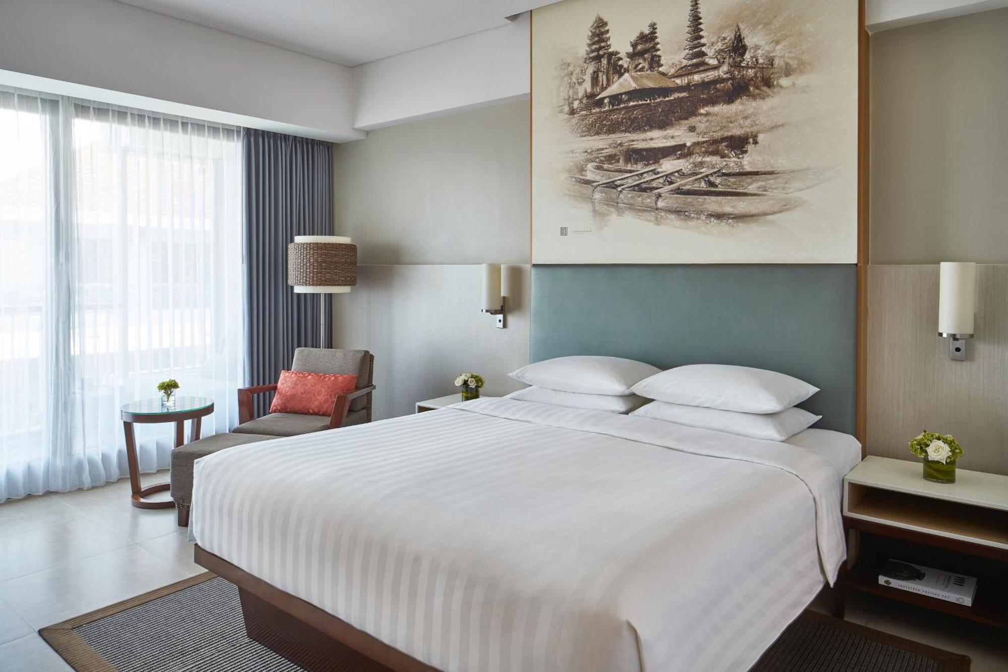 Deluxe Zimmer mit Kingsize-Bett, Balkon und Stadtblick