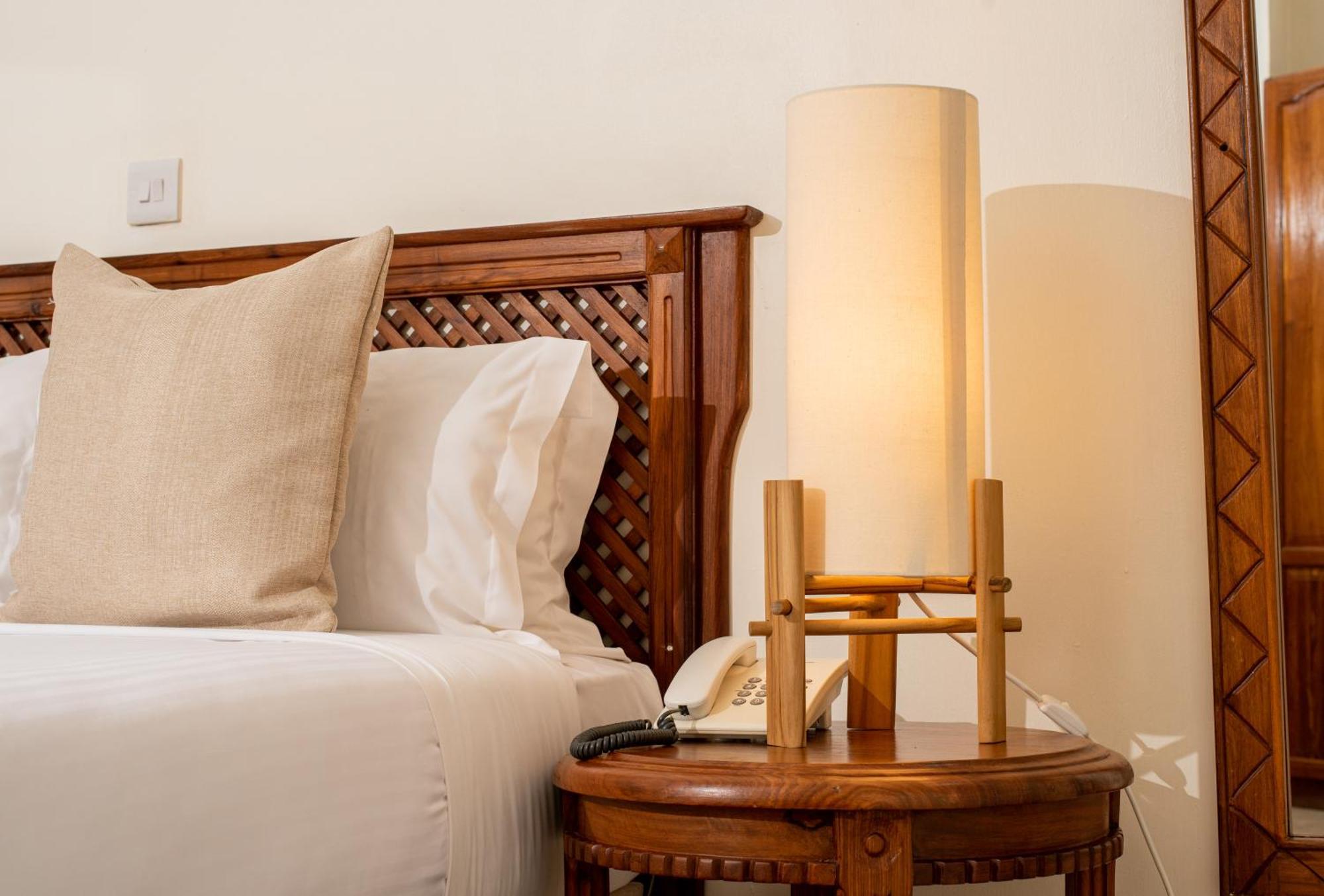 Basic Driepersoonskamer met Gedeelde Badkamer
