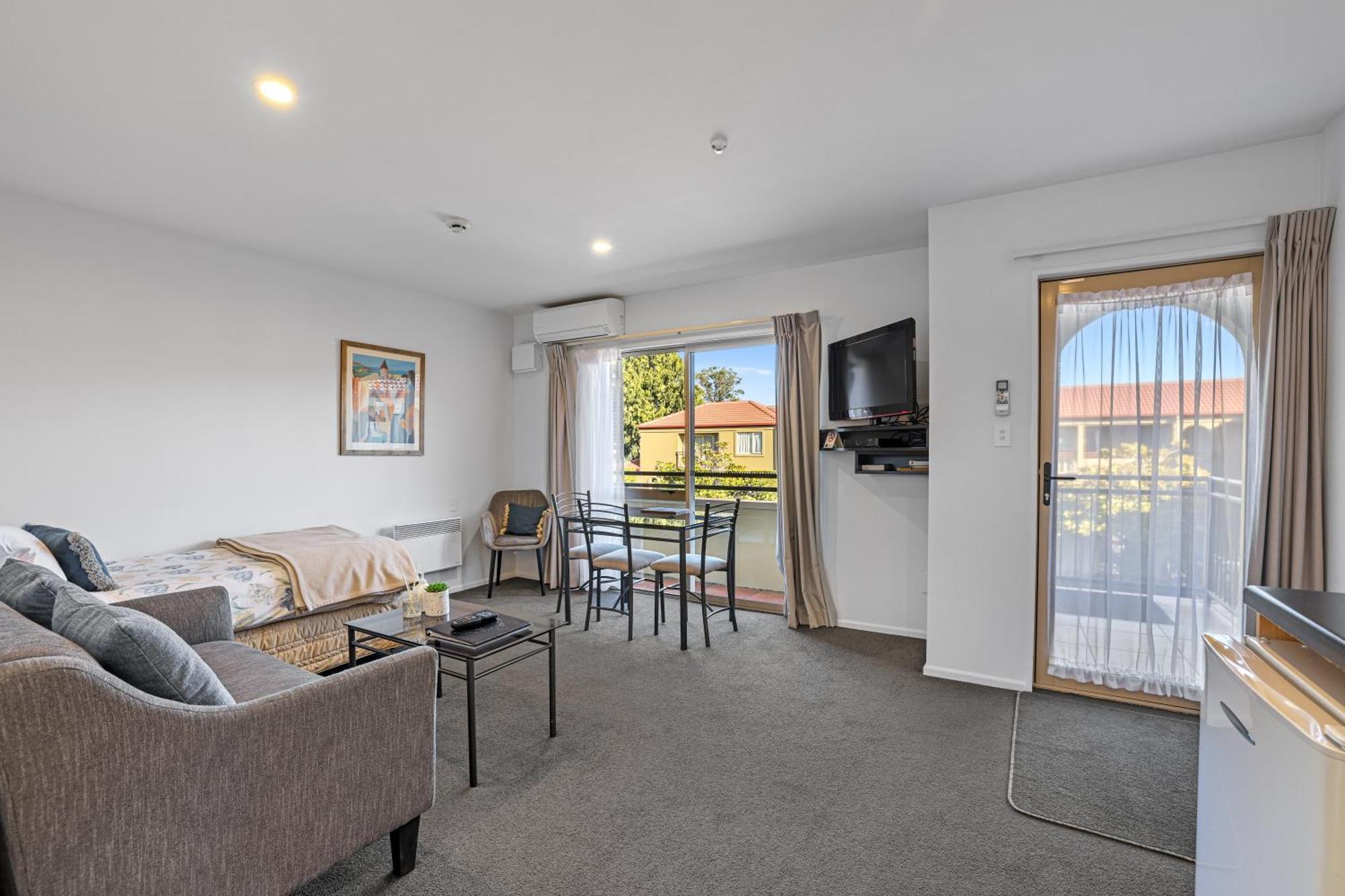 One-Bedroom Apartment Spa Bath