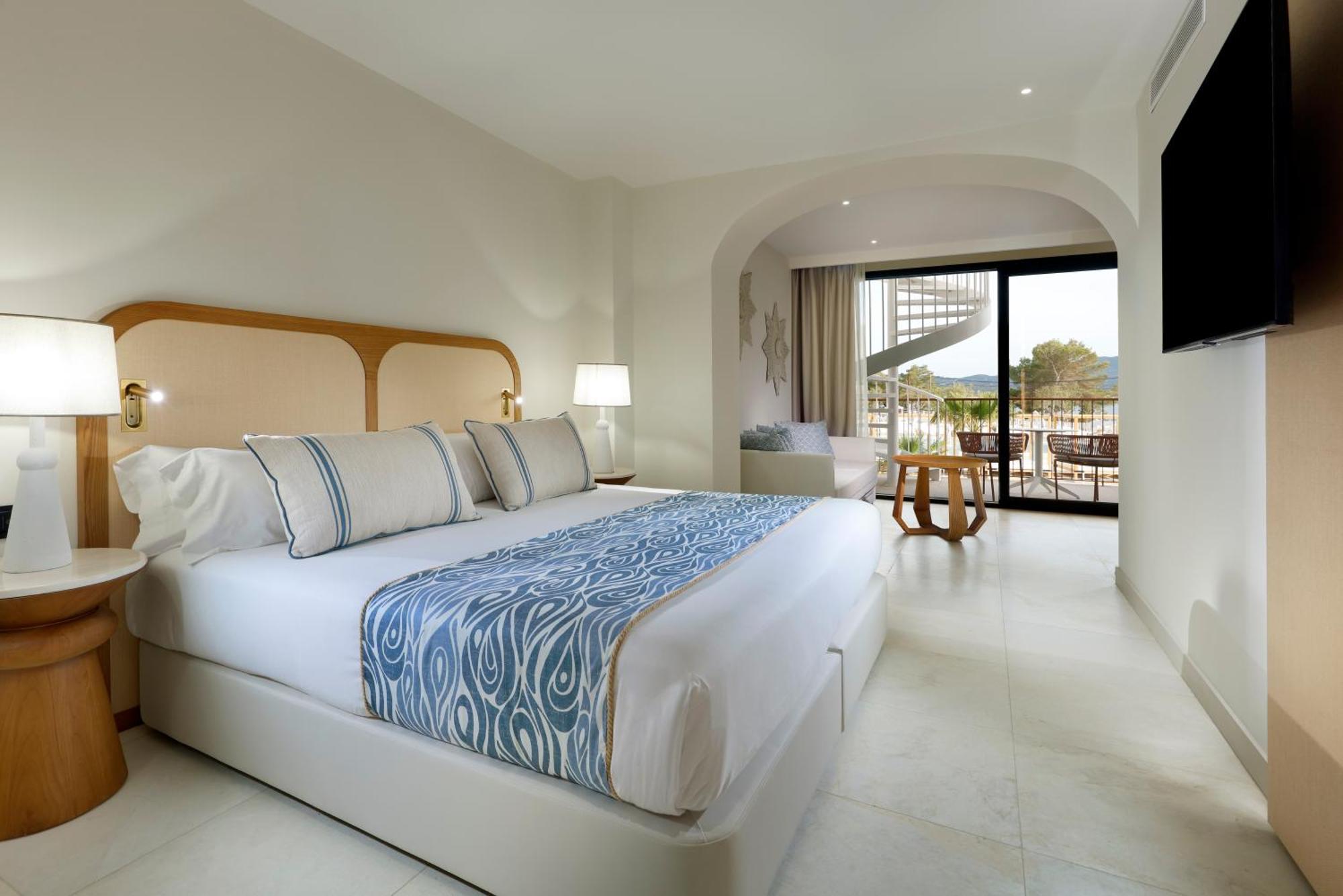 Signature Level Rooftop Jacuzzi Terrace Junior Suite