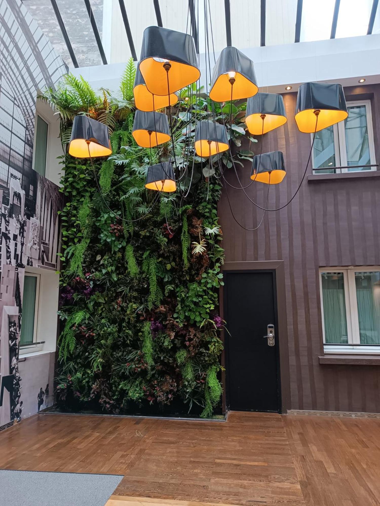 Superior double or twin street view or courtyard